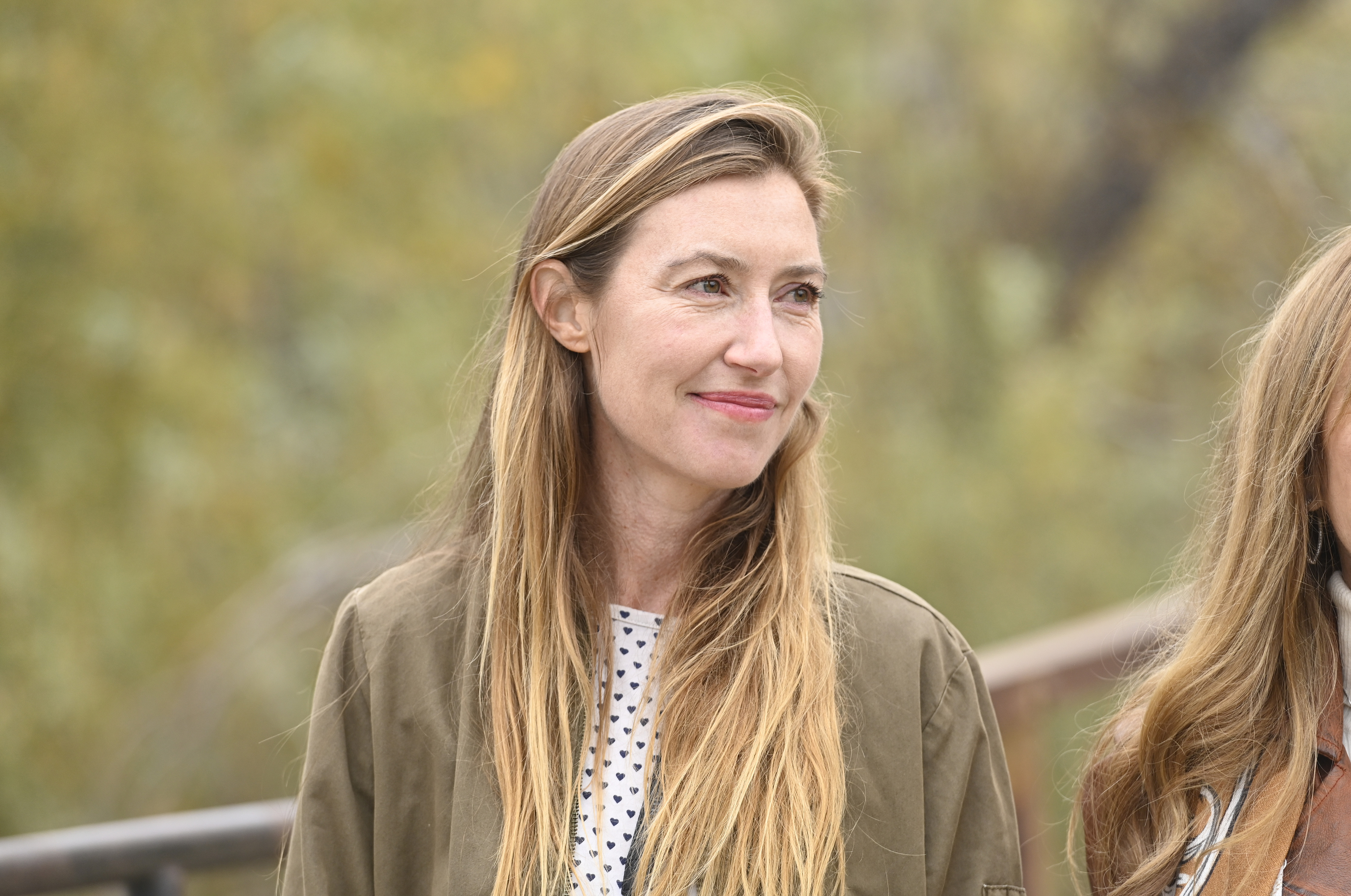 Katherine Flynn en la experiencia de voluntariado Young Hearts de la Fundación Open Hearts el 4 de diciembre de 2021 en Agoura Hills, California. | Fuente: Getty Images