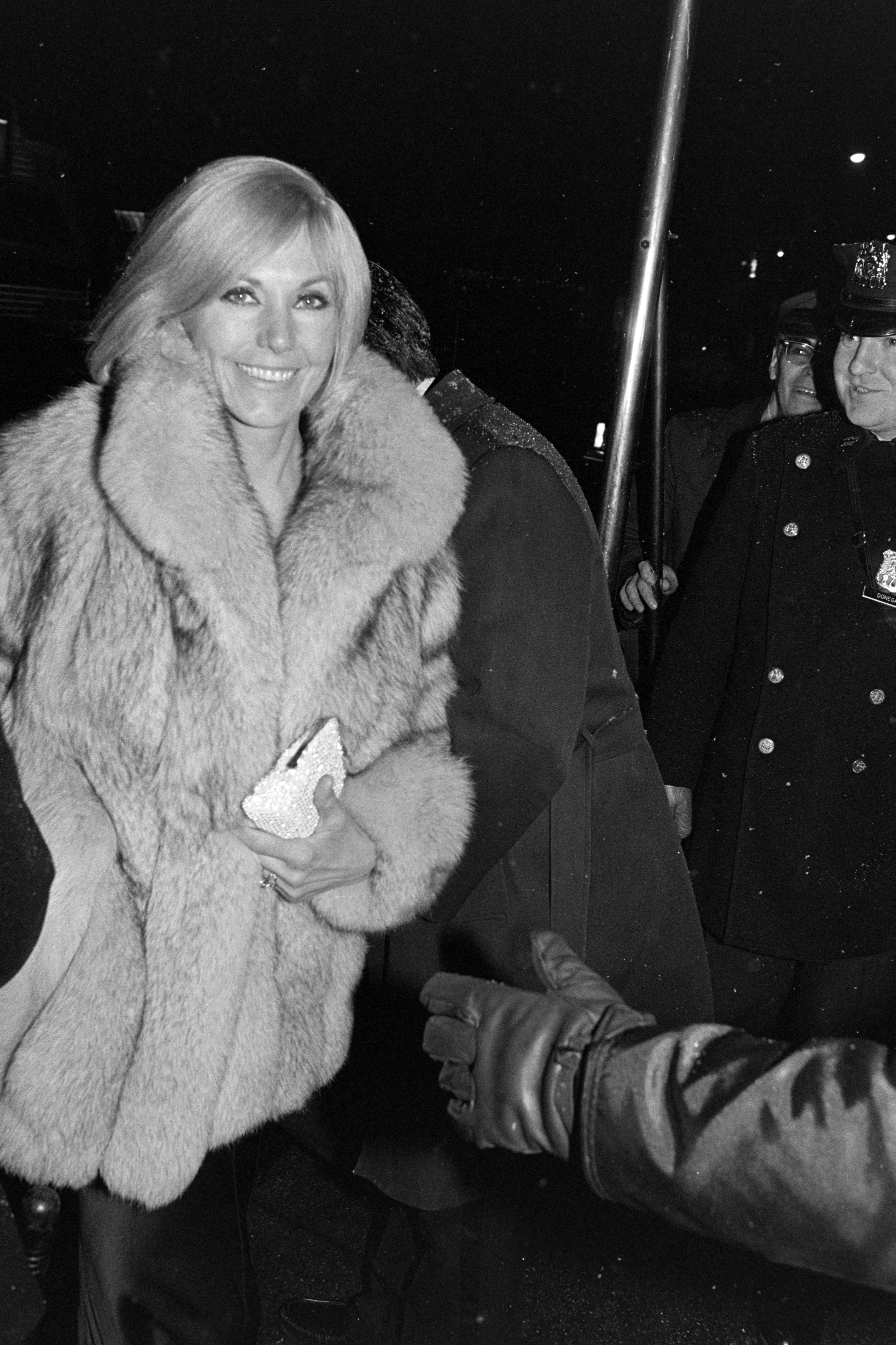 Kim Novak asiste a un acto a beneficio del Mountbatten Memorial Fund, en el Teatro Ziegfeld de Nueva York, el 15 de diciembre de 1980. | Fuente: Getty Images