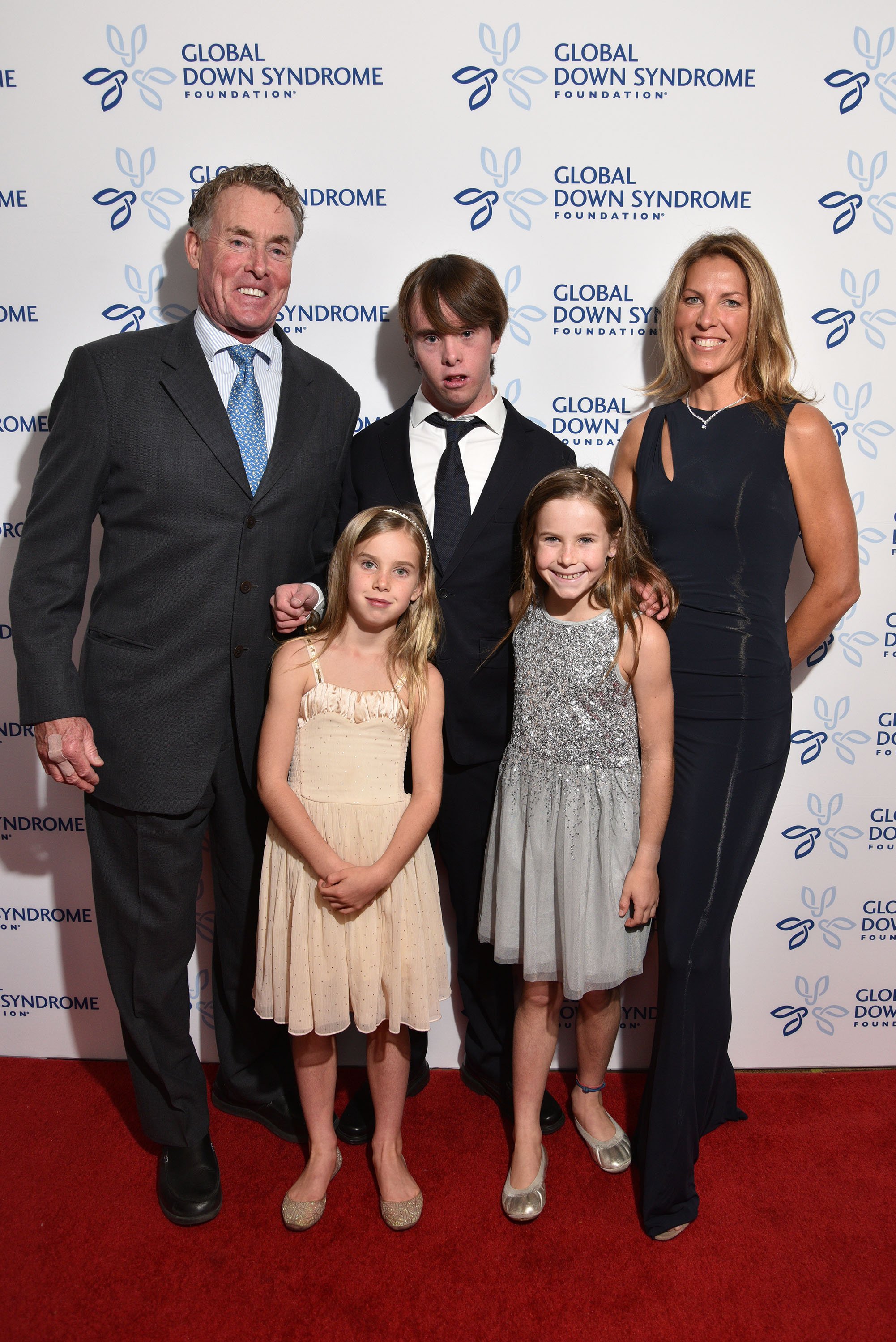 El actor fotografiado con sus hijos, Kate, Max y Billie Grace, y su esposa Nicole en el Sheraton Denver Downtown Hotel el 11 de noviembre de 2017, en Colorado I Fuente: Getty Images