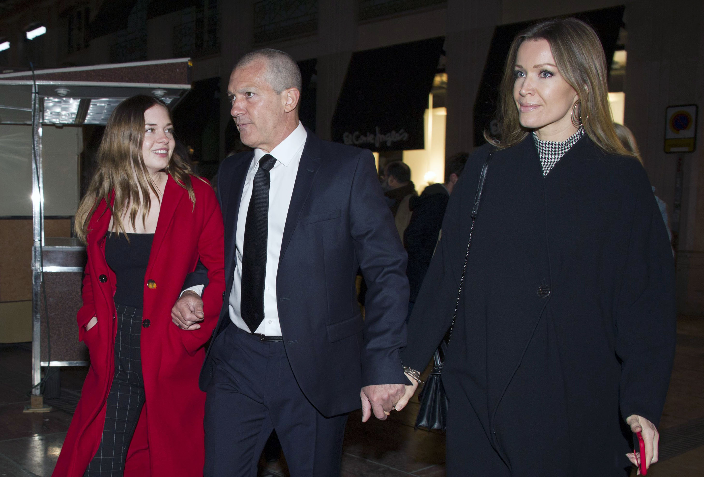 Antonio Banderas, Nicole Kimpel y Stella en España en 2018 | Foto: Getty Images