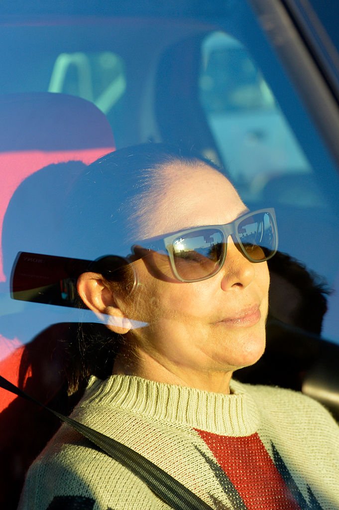 Isabel Pantoja fotografiada mientras se trasladaba en un vehículo. | Foto: Getty Images