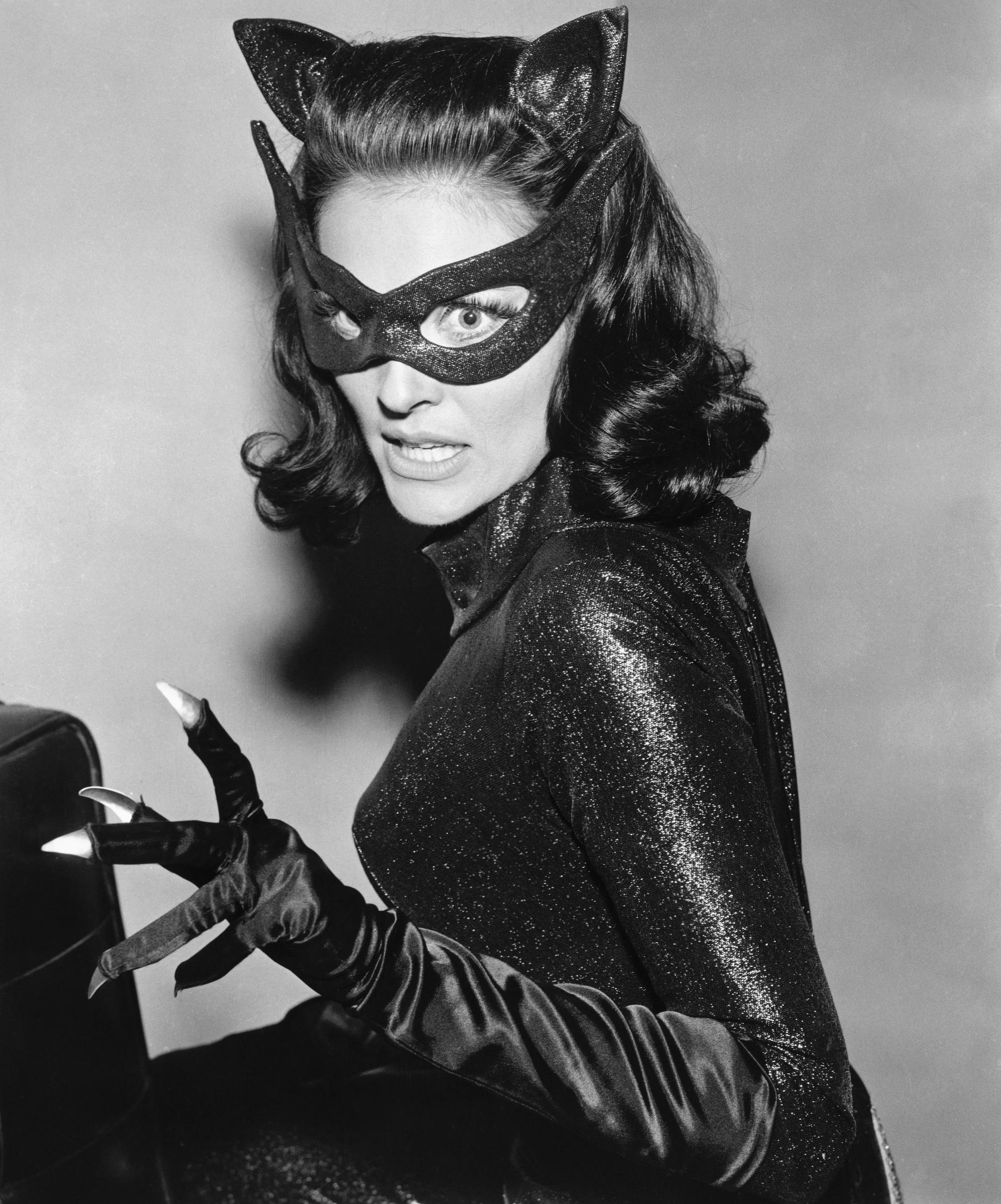 La bella estadounidense Catwoman en "Batman" alrededor de 1966. | Fuente: Getty Images