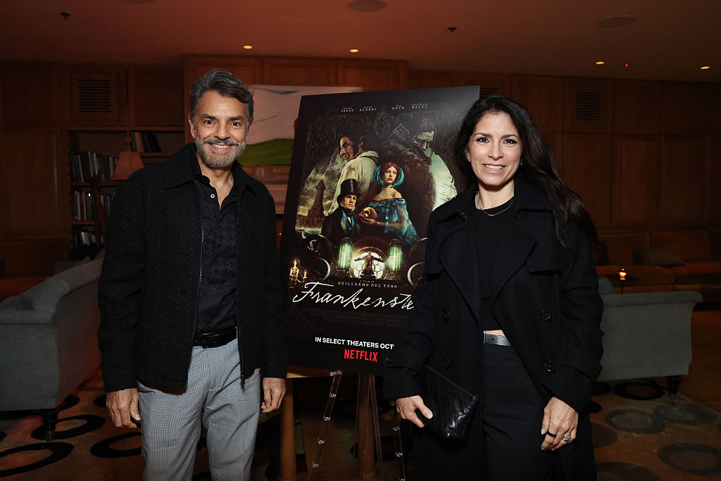 Eugenio Derbez y Alessandra Rosaldo asisten al evento Frankenstein LA Tastemaker de Netflix en San Vicente Bungalows el 18 de noviembre de 2025 en West Hollywood, California. | Fuente: Getty Images