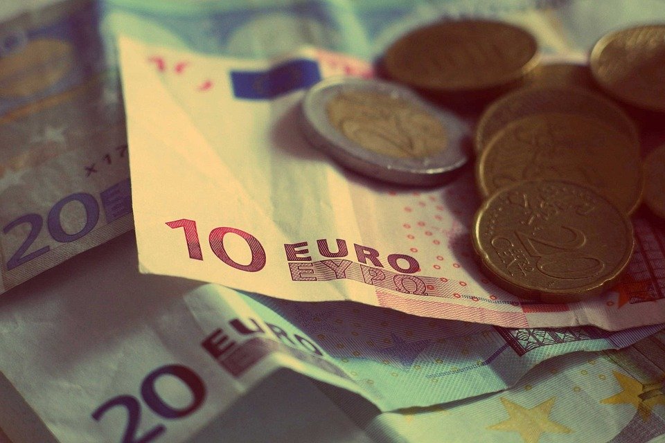 Euros: billetes y monedas | Foto: Pixabay
