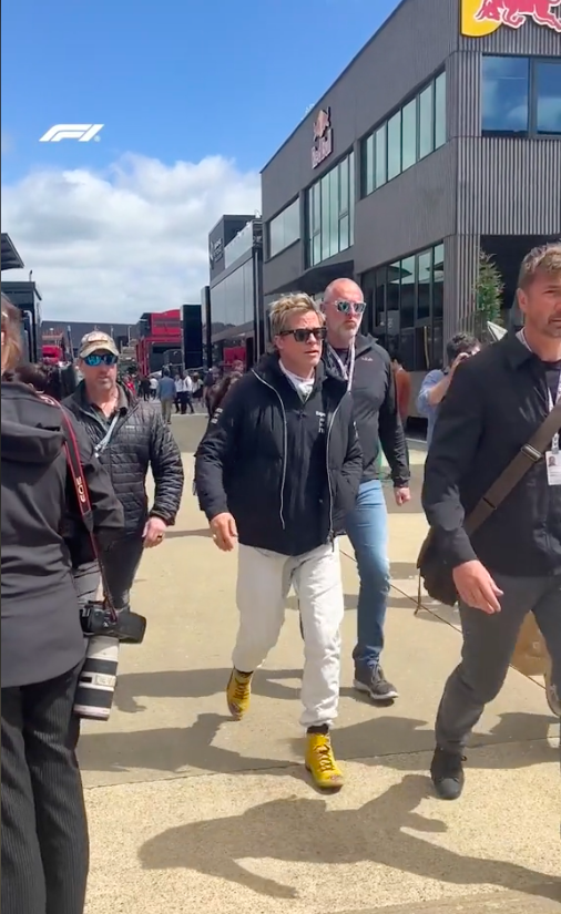 Brad Pitt en el Gran Premio de F1 de Gran Bretaña en Northampton, Inglaterra, publicado el 4 de julio de 2024 | Fuente: TikTok/f1