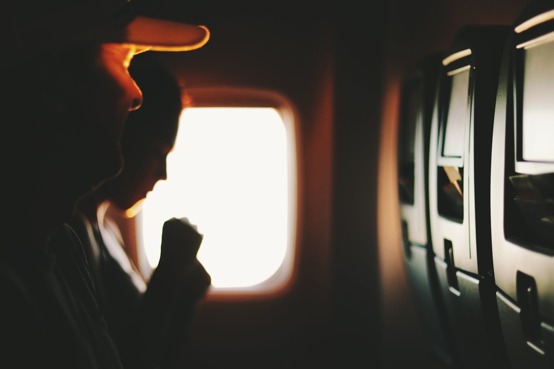 Gente sentada en un avión | Fuente: Pexels