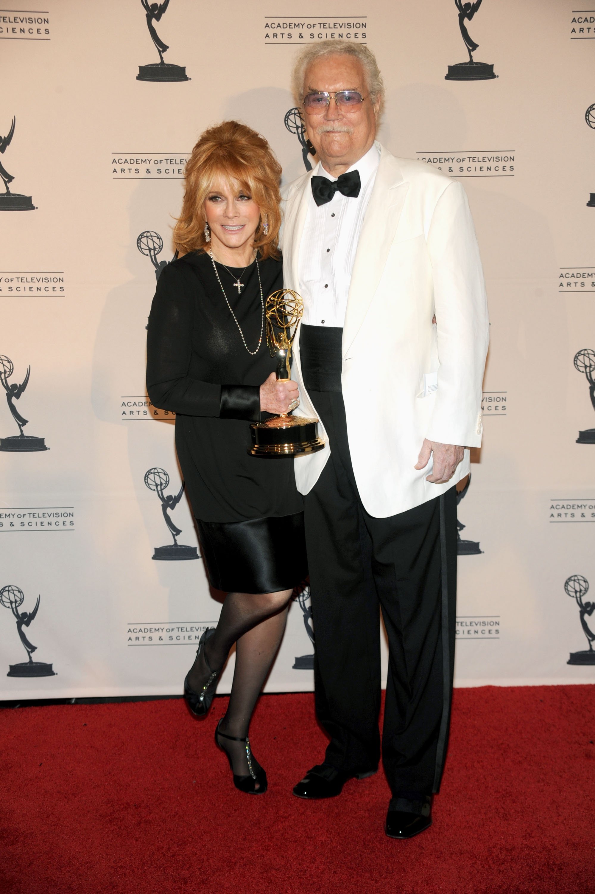 La actriz con su esposo en los Premios Emmy a las Artes Creativas el 21 de agosto de 2010 | Fuente: Getty Images