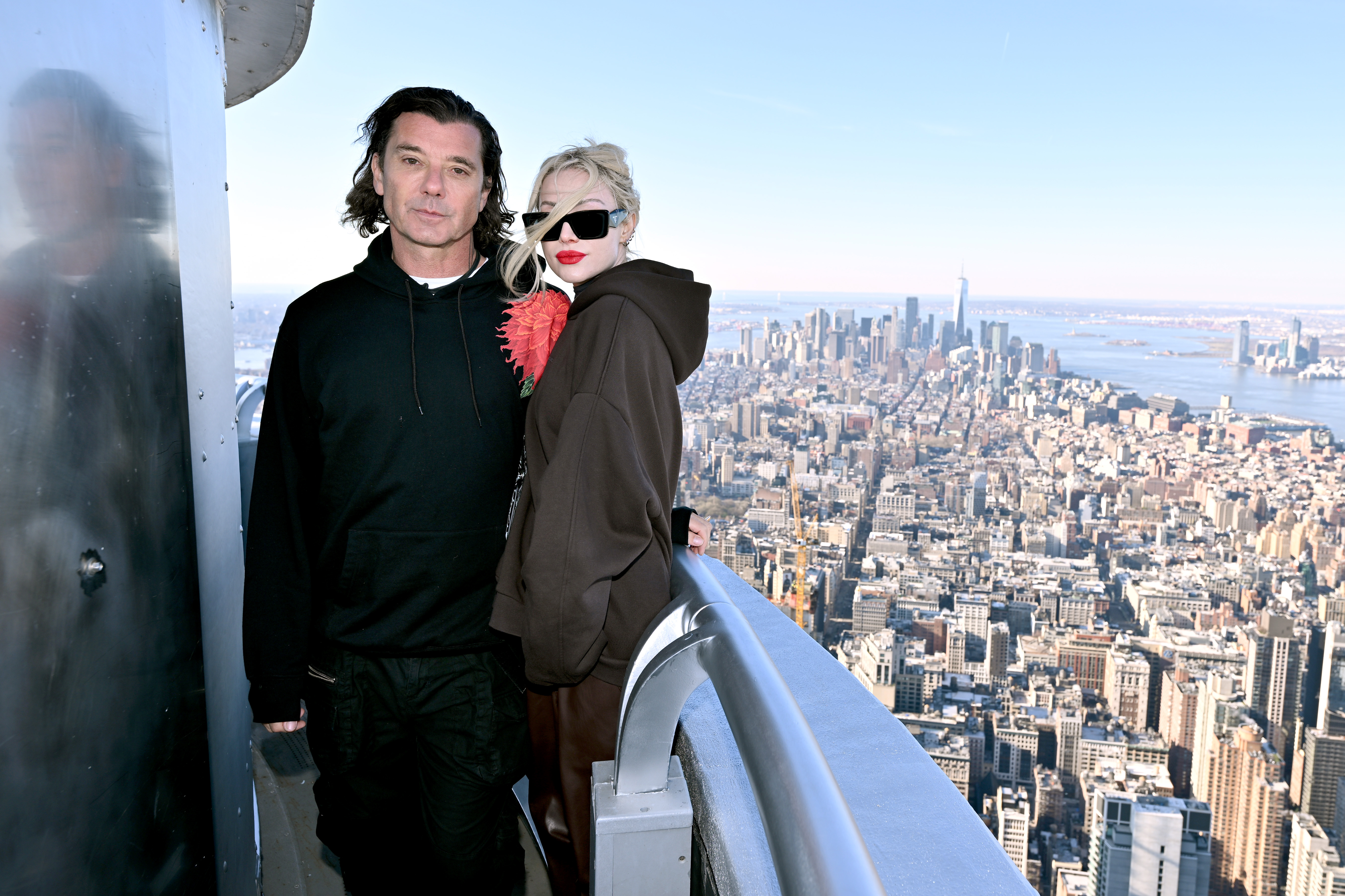Gavin Rossdale y Xhoana Xheneti visitan el Empire State Building en Nueva York, el 22 de marzo de 2024 | Fuente: Getty Images