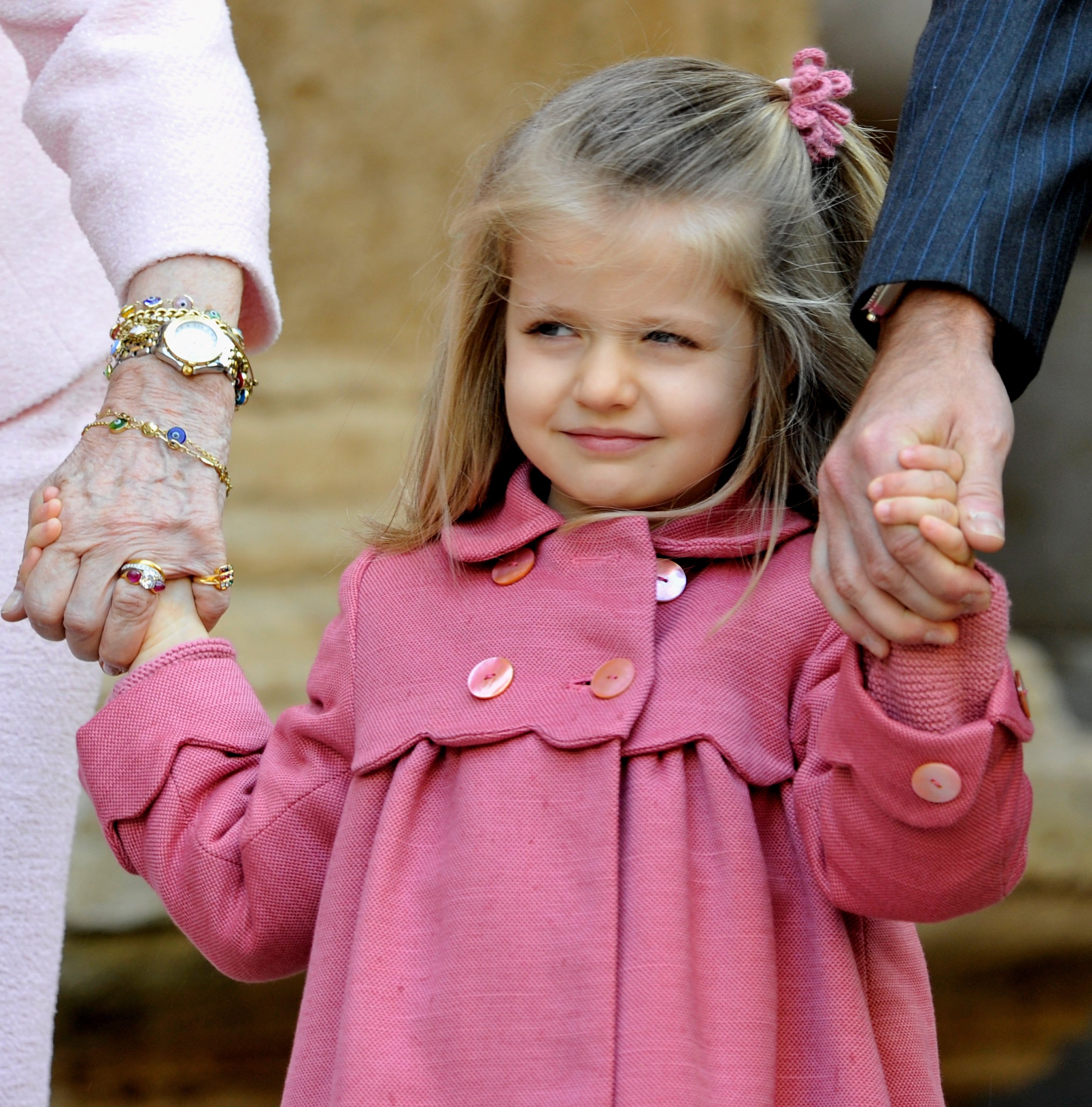 Princesa Leonor asiste a misa de Pascua en la Catedral de Palma de Mallorca en abril de 2010 || Fuente: Getty Images