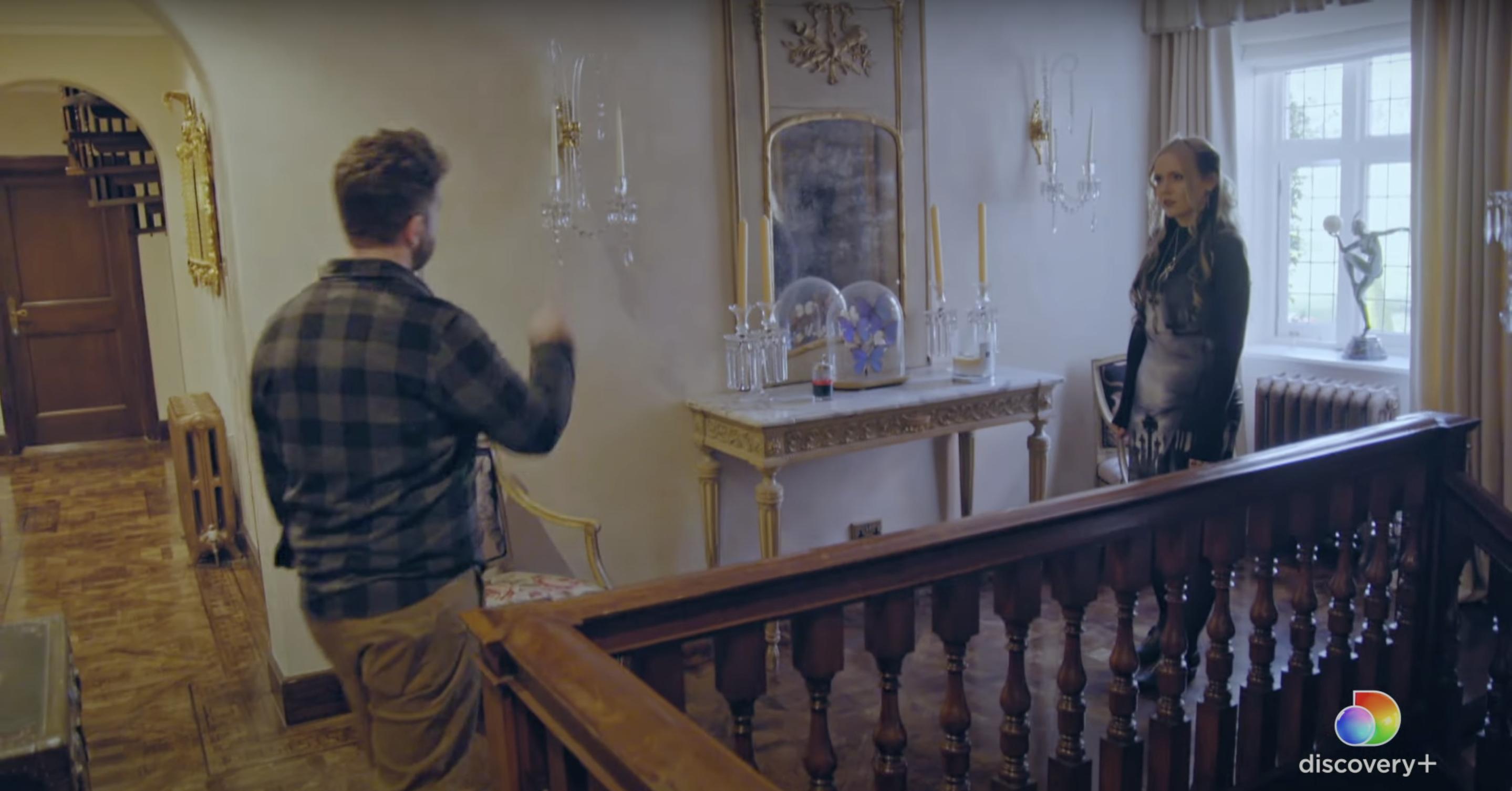 Jack Osbourne en el interior de su casa familiar en Buckinghamshire, Reino Unido, publicado el 3 de octubre de 2022 | Fuente: YouTube/discoveryplus