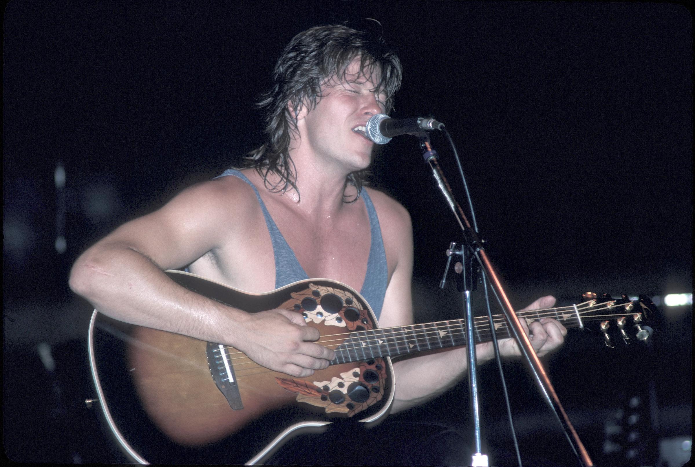 La cantante actuando en el escenario durante un concierto en directo el 1 de mayo de 1987 | Fuente: Getty Images