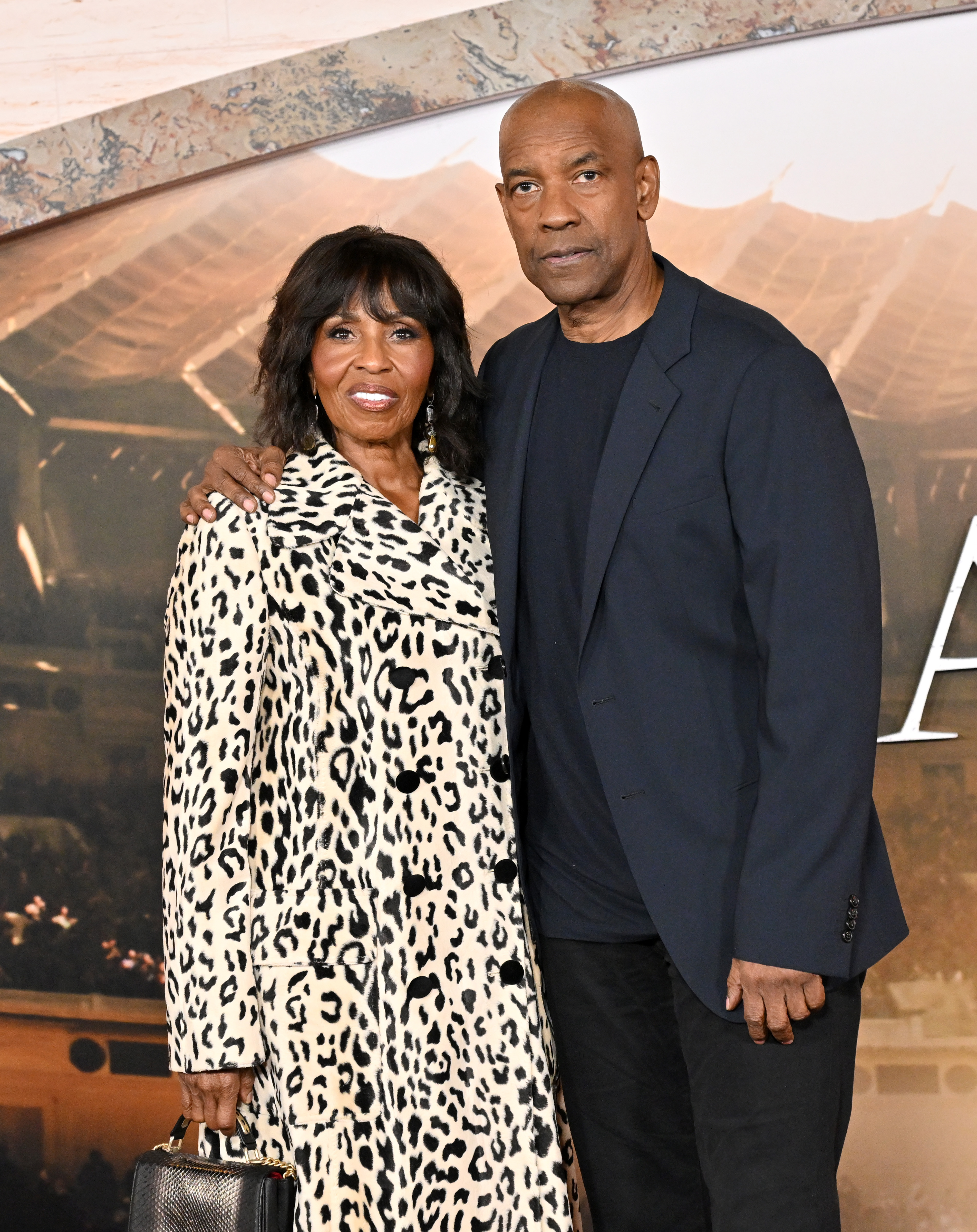 Pauletta y Denzel Washington asisten al estreno de "Gladiator II" en Los Ángeles, 2024 | Fuente: Getty Images