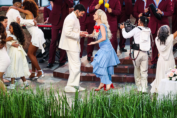 Lady Gaga y Bad Bunny se presentan durante el show de medio tiempo de Apple Music en el Super Bowl LX entre los Seattle Seahawks y los New England Patriots, en el Levi Stadium de Santa Clara, California. Fecha de la imagen: domingo 8 de febrero de 2026 | Fuente: Getty Images
