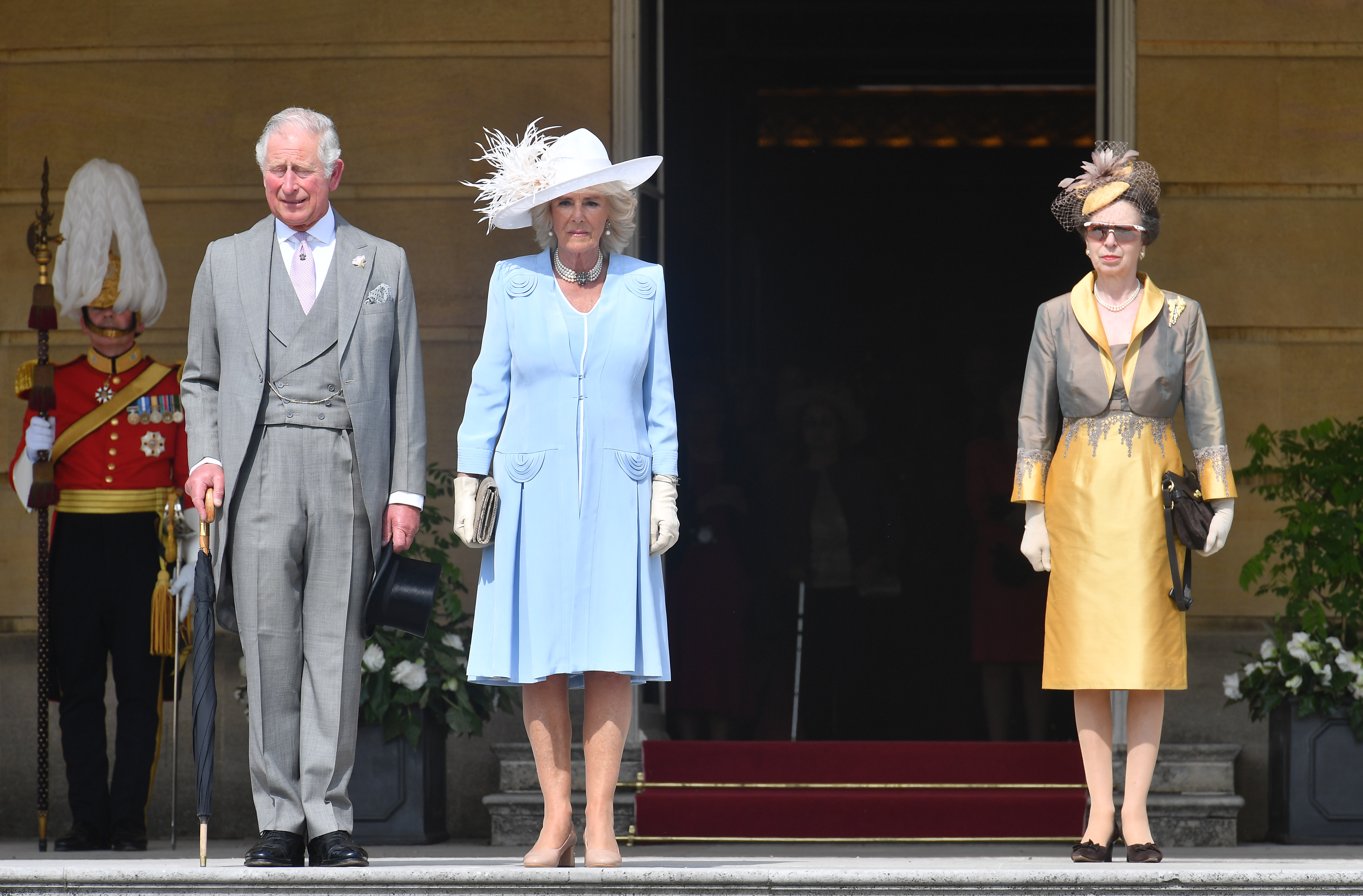 El rey Charles III, la reina Camilla y la princesa Anne en el Palacio de Buckingham el 5 de junio de 2018, en Londres, Inglaterra. | Fuente: Getty Images