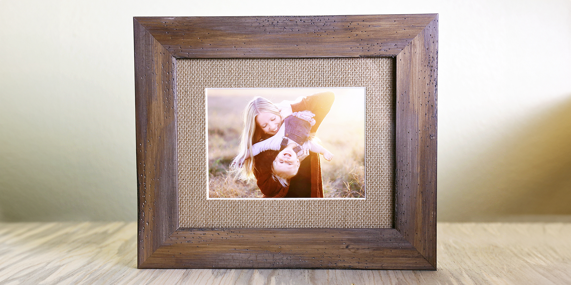 Foto de una madre y su hija | Fuente: Shutterstock