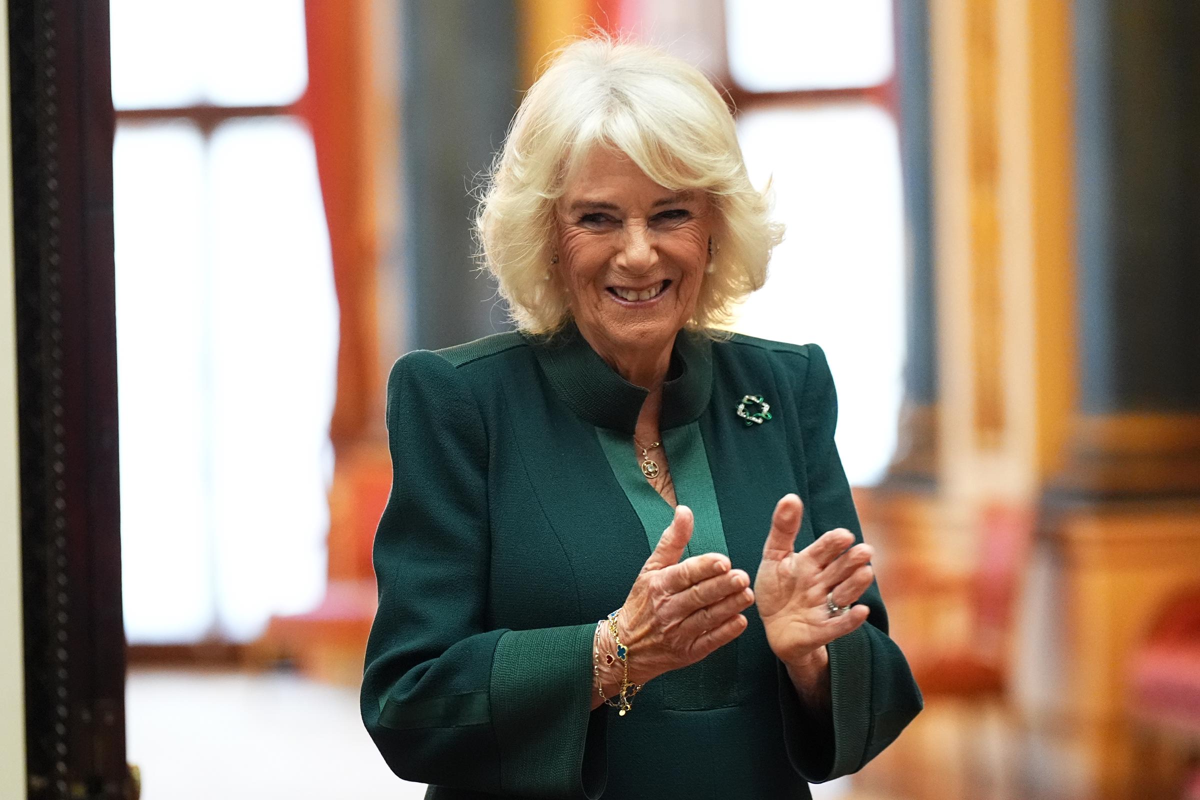 La reina Camilla durante una recepción para los ganadores del Concurso de Ensayos de la Commonwealth de la Reina el 21 de noviembre de 2024 | Fuente: Getty Images