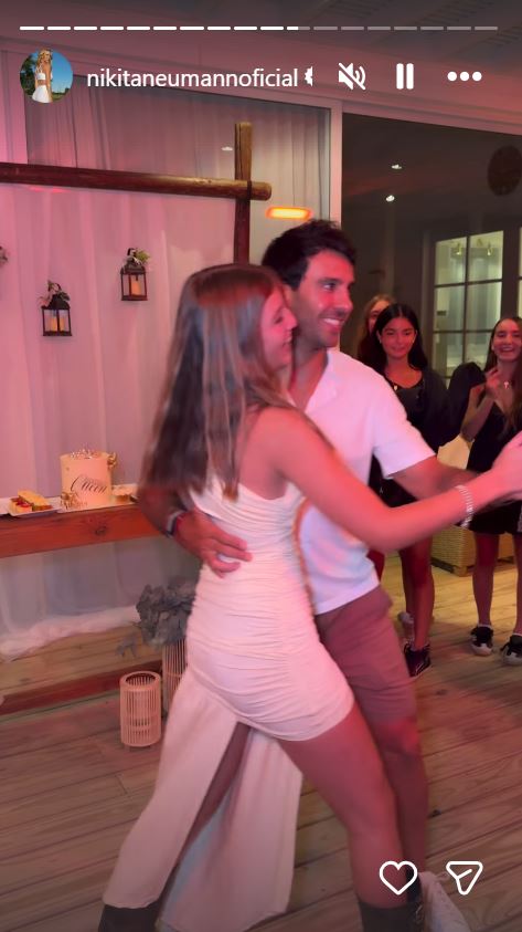 Allegra Cubero baila el vals junto a Manu Urcera | Fuente: Instagram/nikitaneumannoficial