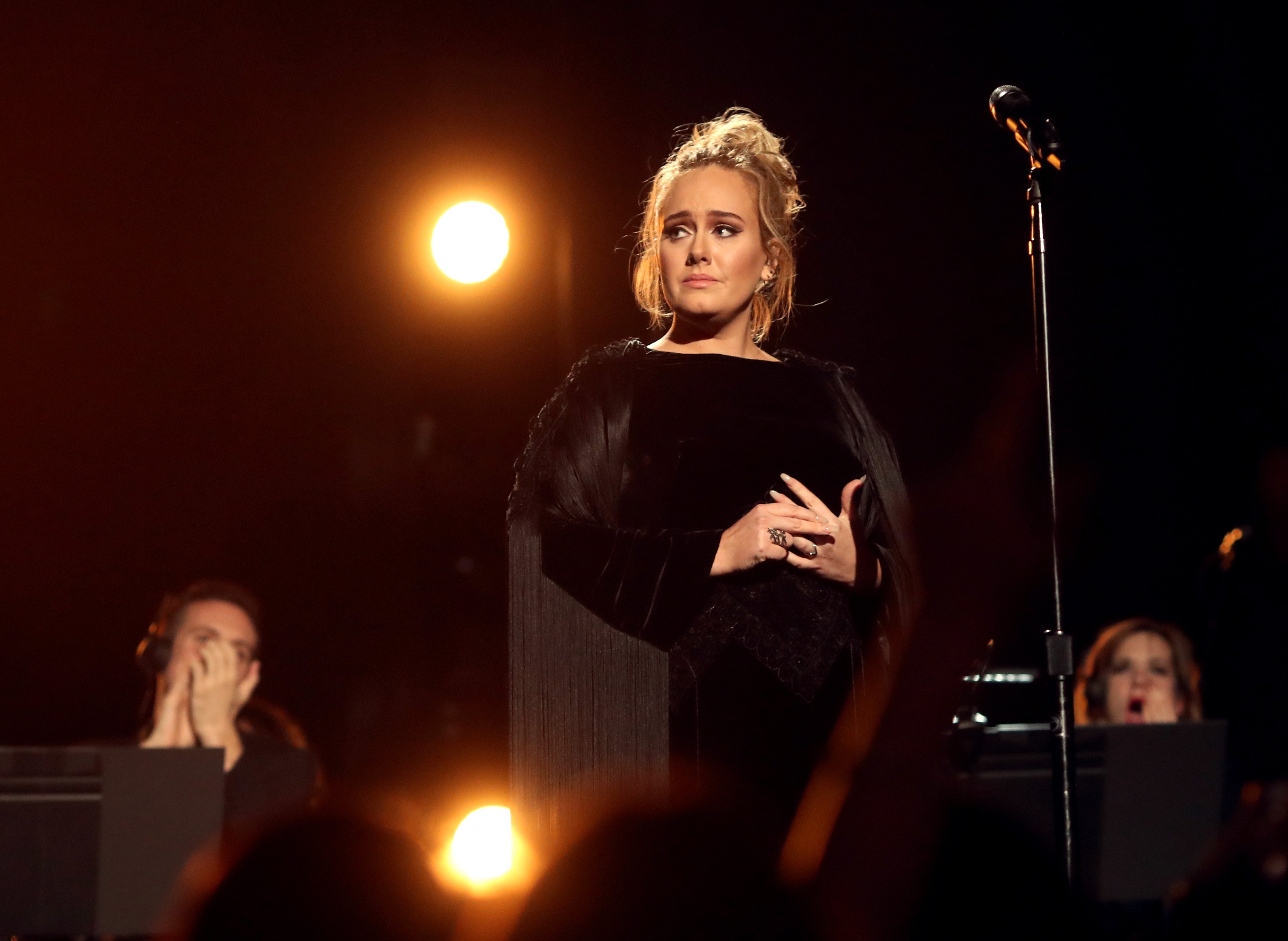 Adele en los premios Grammy de 2017 en Los Ángeles. | Foto: Getty Images