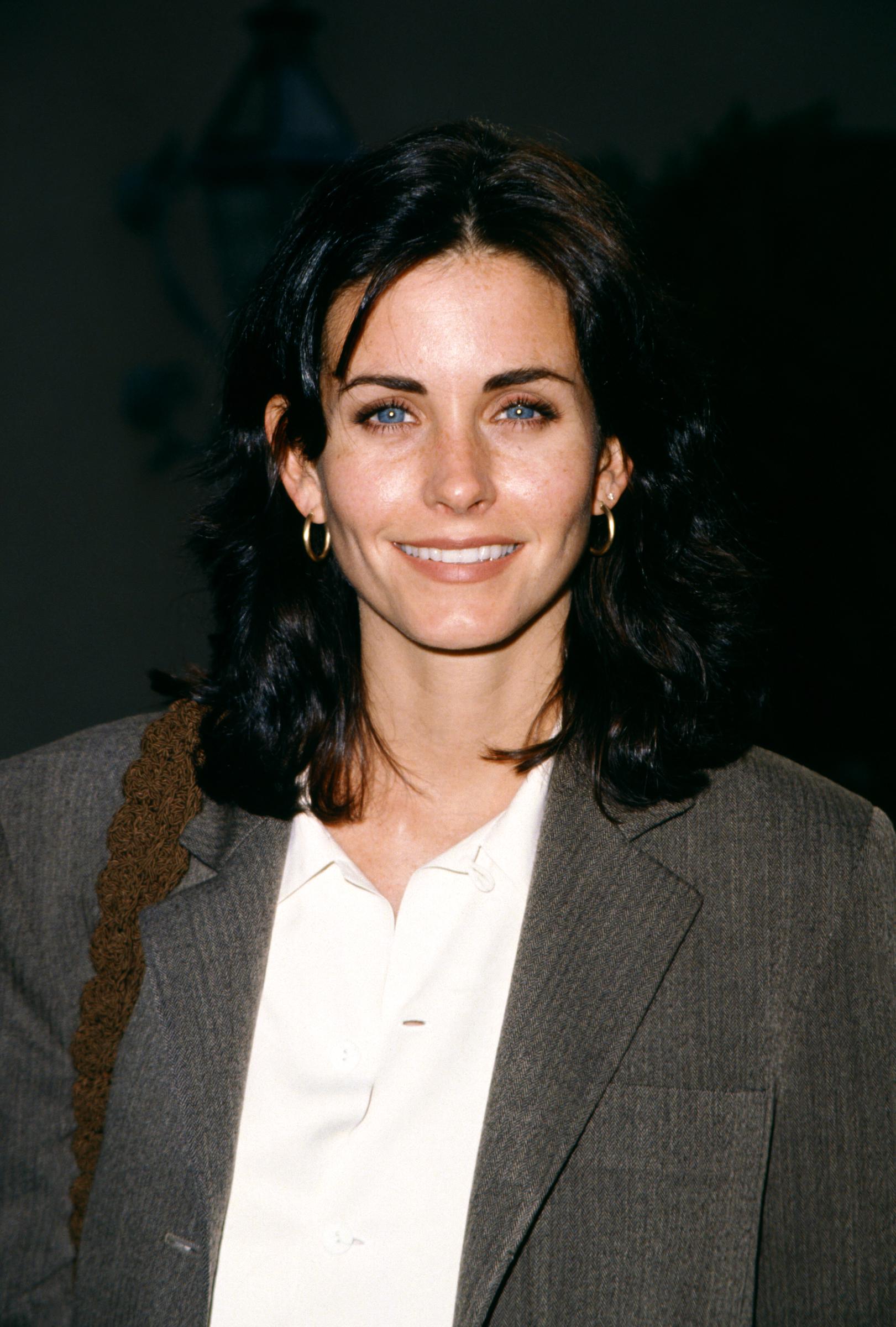 Courteney Cox posa para un retrato el 9 de enero de 1995, en Los Ángeles, California. | Fuente: Getty Images