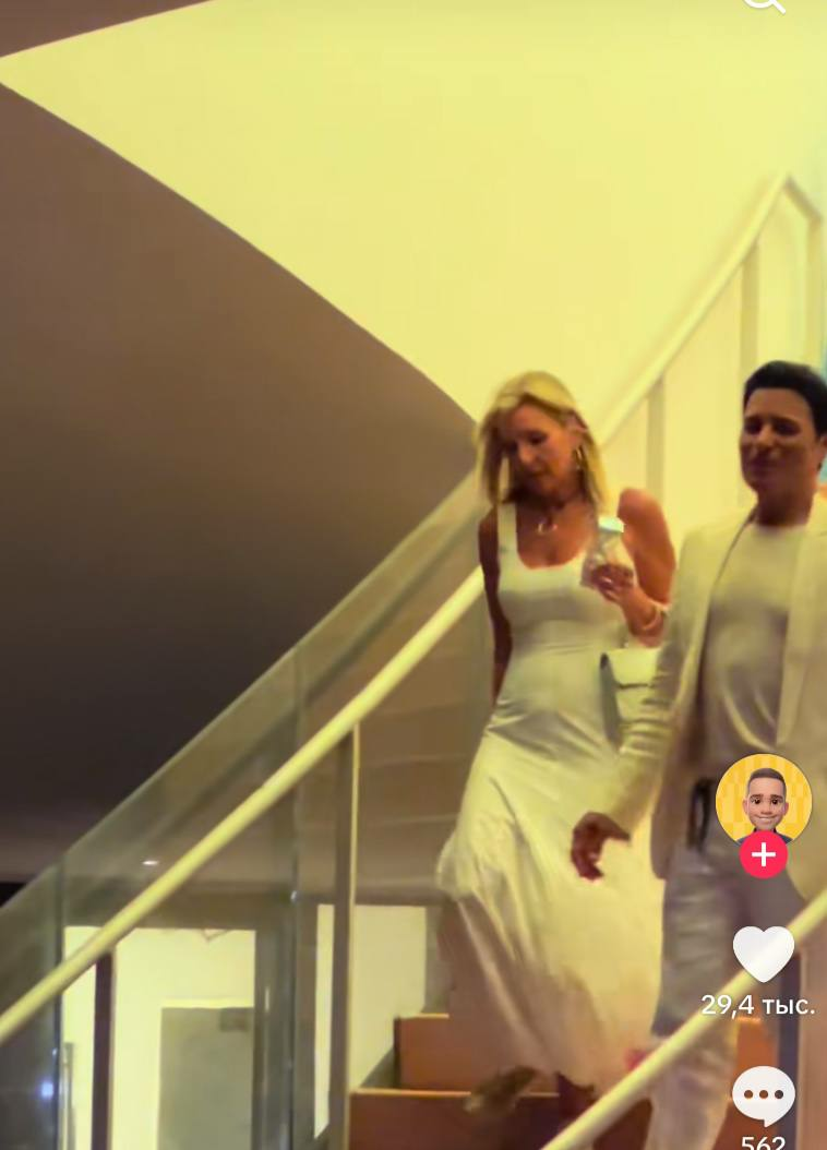 Chayanne sale junto a su esposa de la fiesta de revelación de género del bebé de Lele Pons. | Foto: TikTok.com/@pipozarek