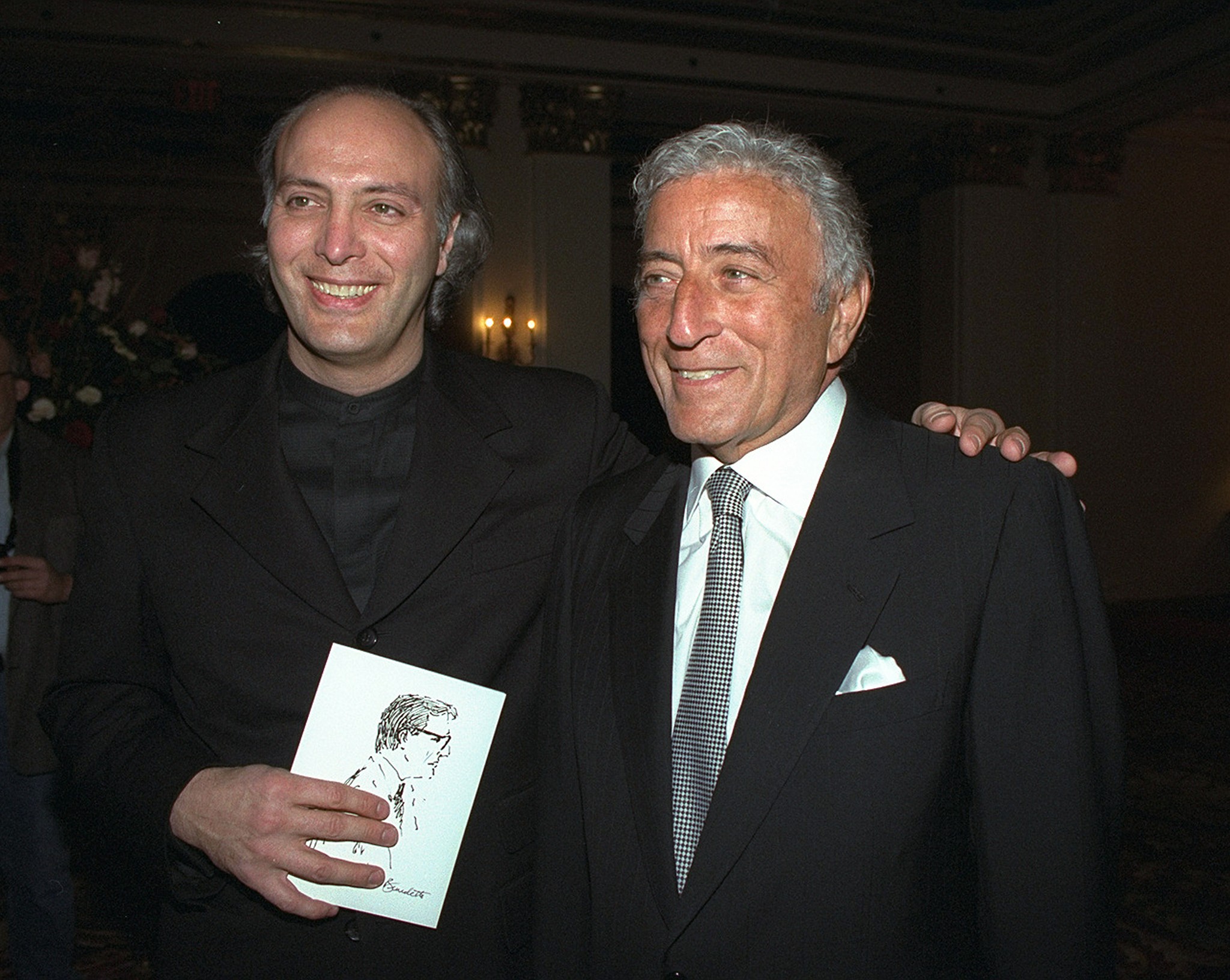 Tony y D'Andrea Bennett en el Baile de la Fundación Friars en 1995. | Fuente: Getty Images