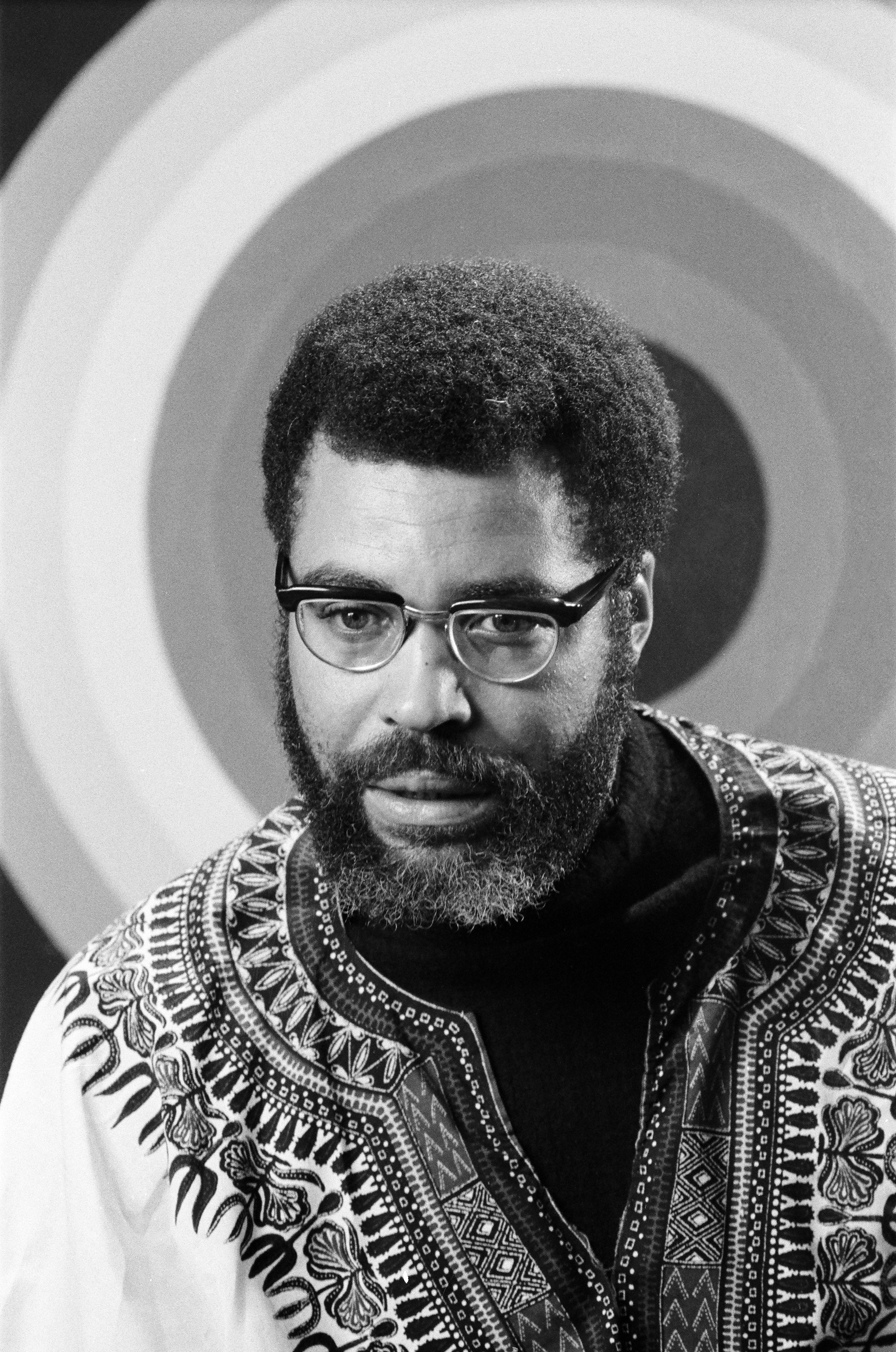 James Earl Jones en "Looking Through Super Plastic Elastic Goggles at Color" en 1970 | Fuente: Getty Images