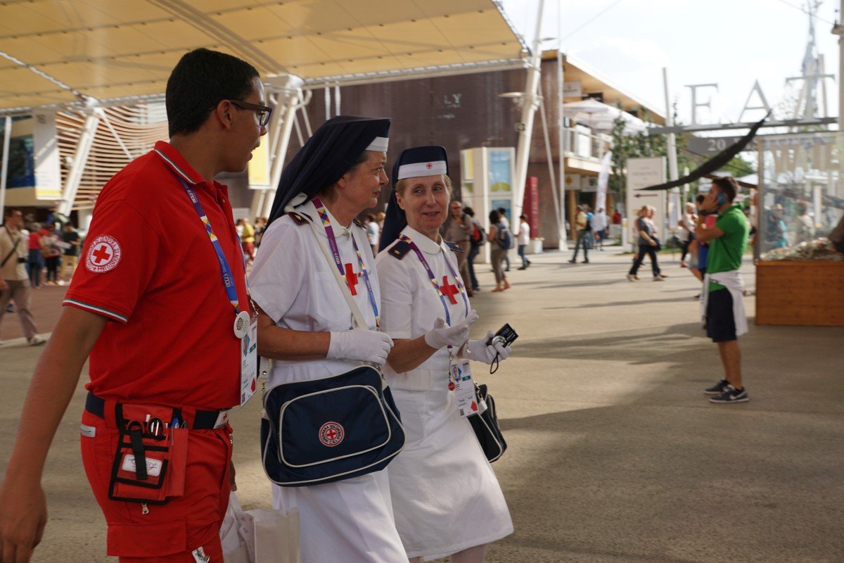 Equipo de enfermeros de la cruz roja. | Imagen: PxHere