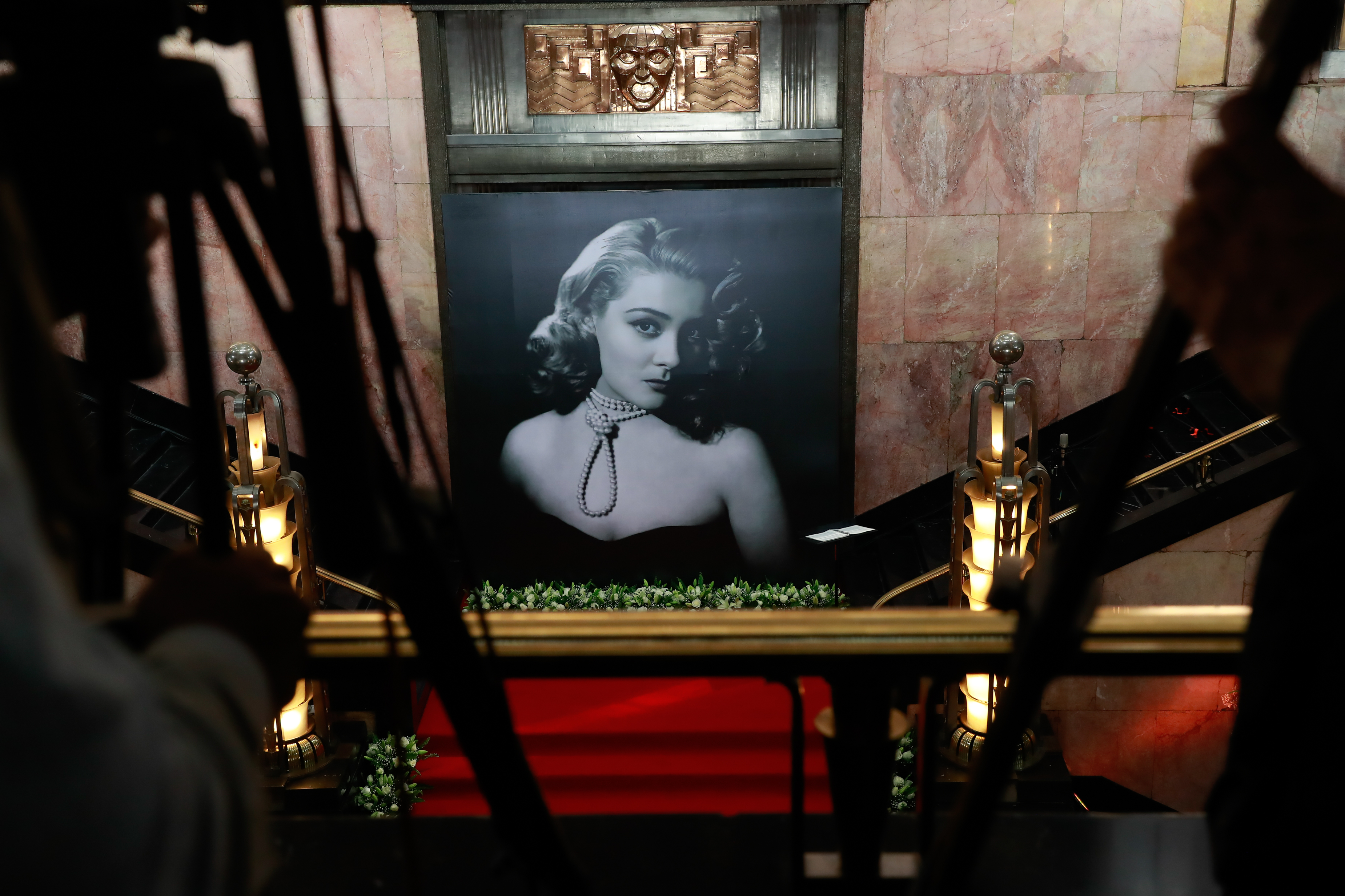 Fotografía de Silvia Pinal en su ceremonia fúnebre en el Palacio de Bellas Artes el 30 de noviembre de 2024 en la Ciudad de México, México. | Fuente: Getty Images