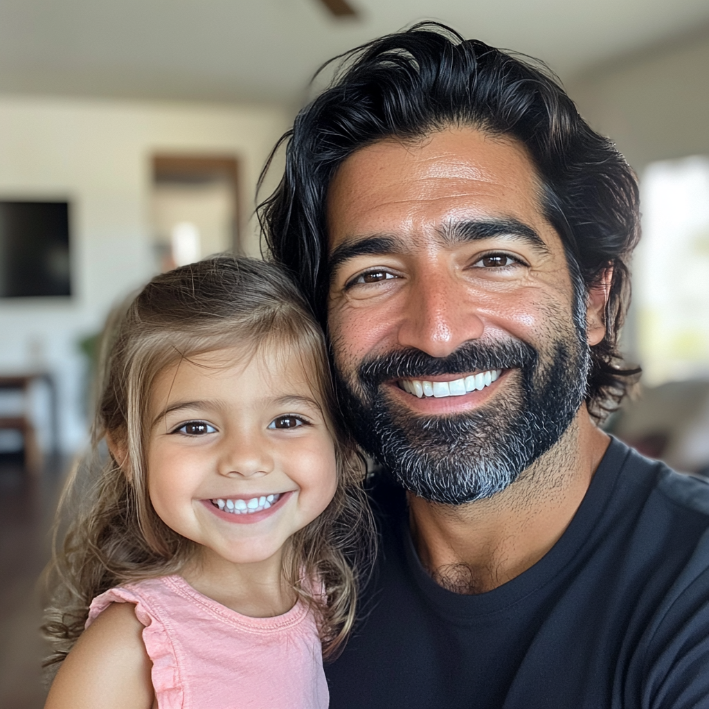 Un padre y una hija sonrientes | Fuente: Midjourney