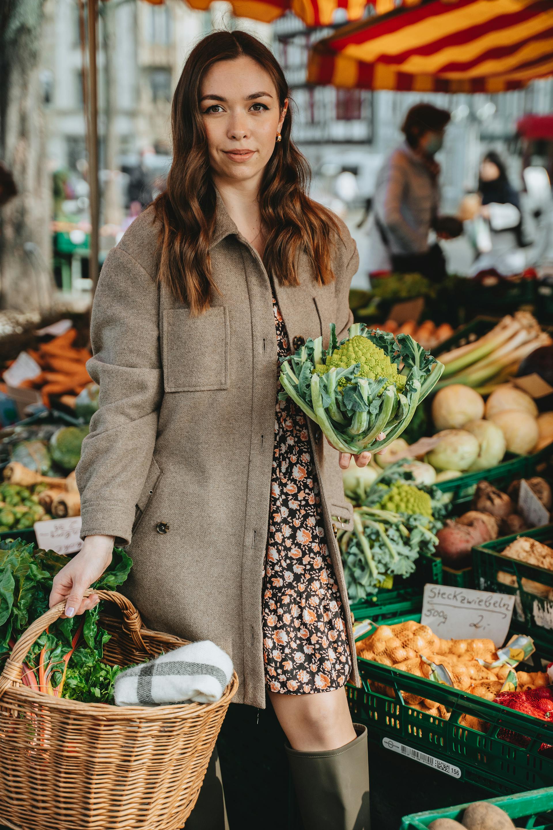Una mujer en un supermercado | Foto: Pexels