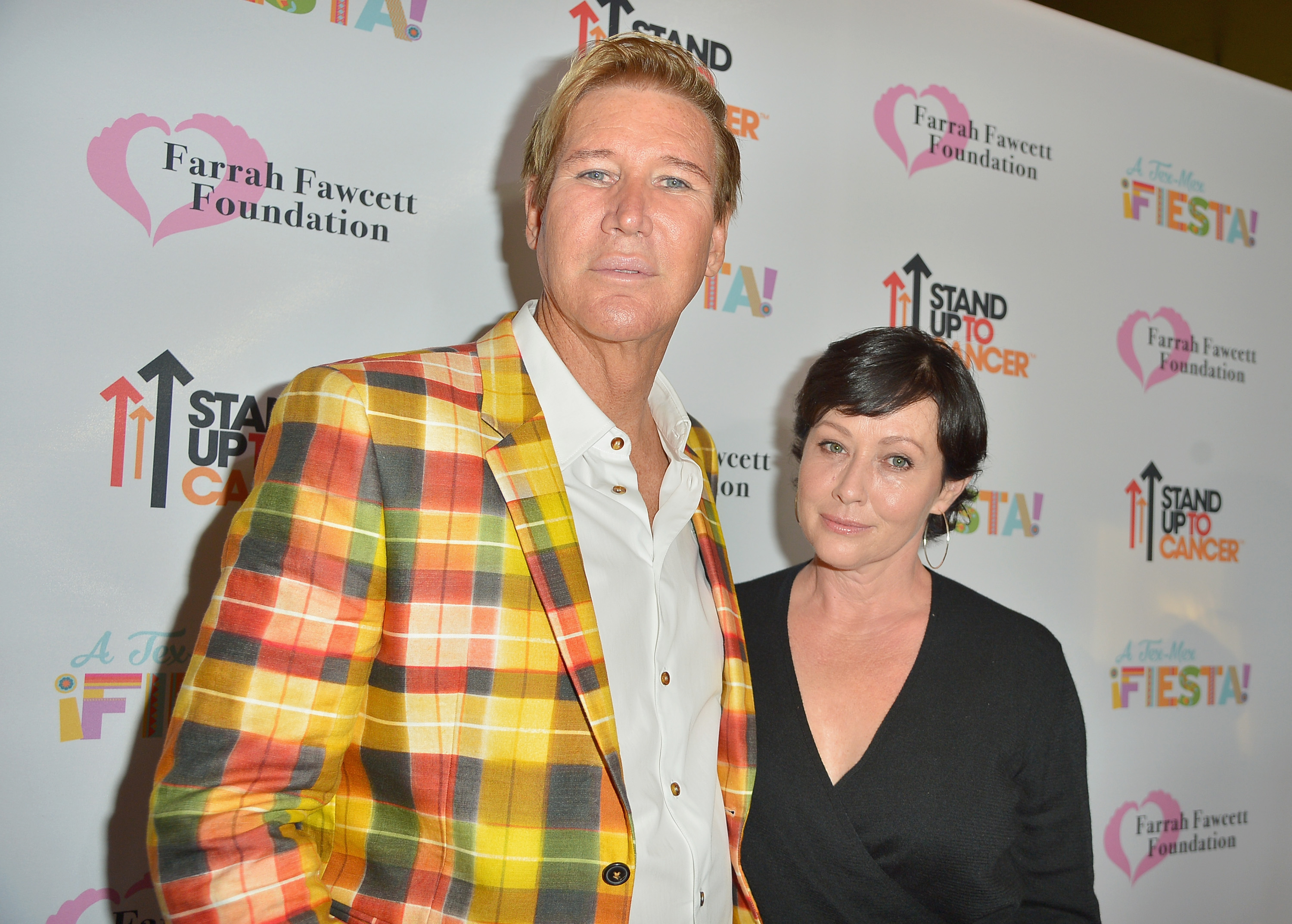 El Dr. Lawrence Piro y Shannen Doherty en la "Fiesta Tex-Mex" de la Fundación Farrah Fawcett en Los Ángeles, California, el 9 de septiembre de 2017 | Fuente: Getty Images