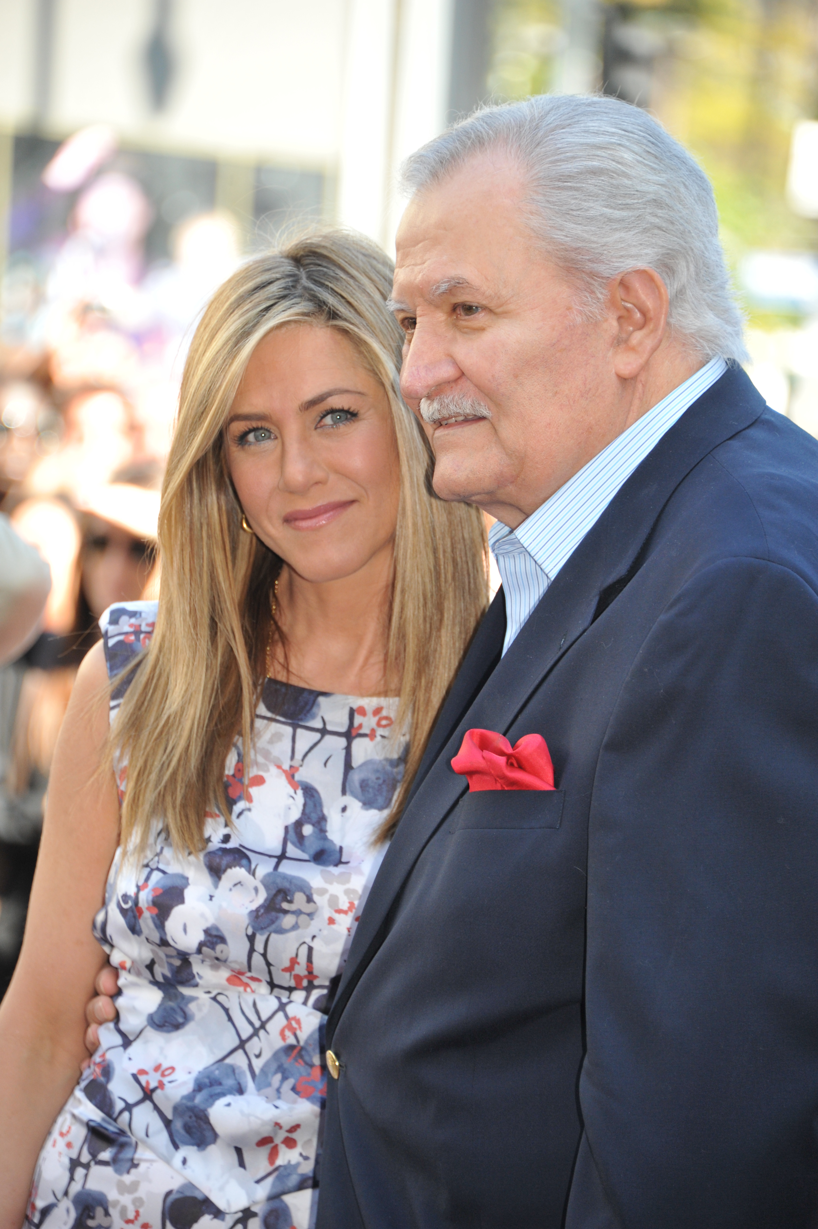 Jennifer Aniston y su padre, el actor John Aniston en California en 2012 | Foto: Getty Images