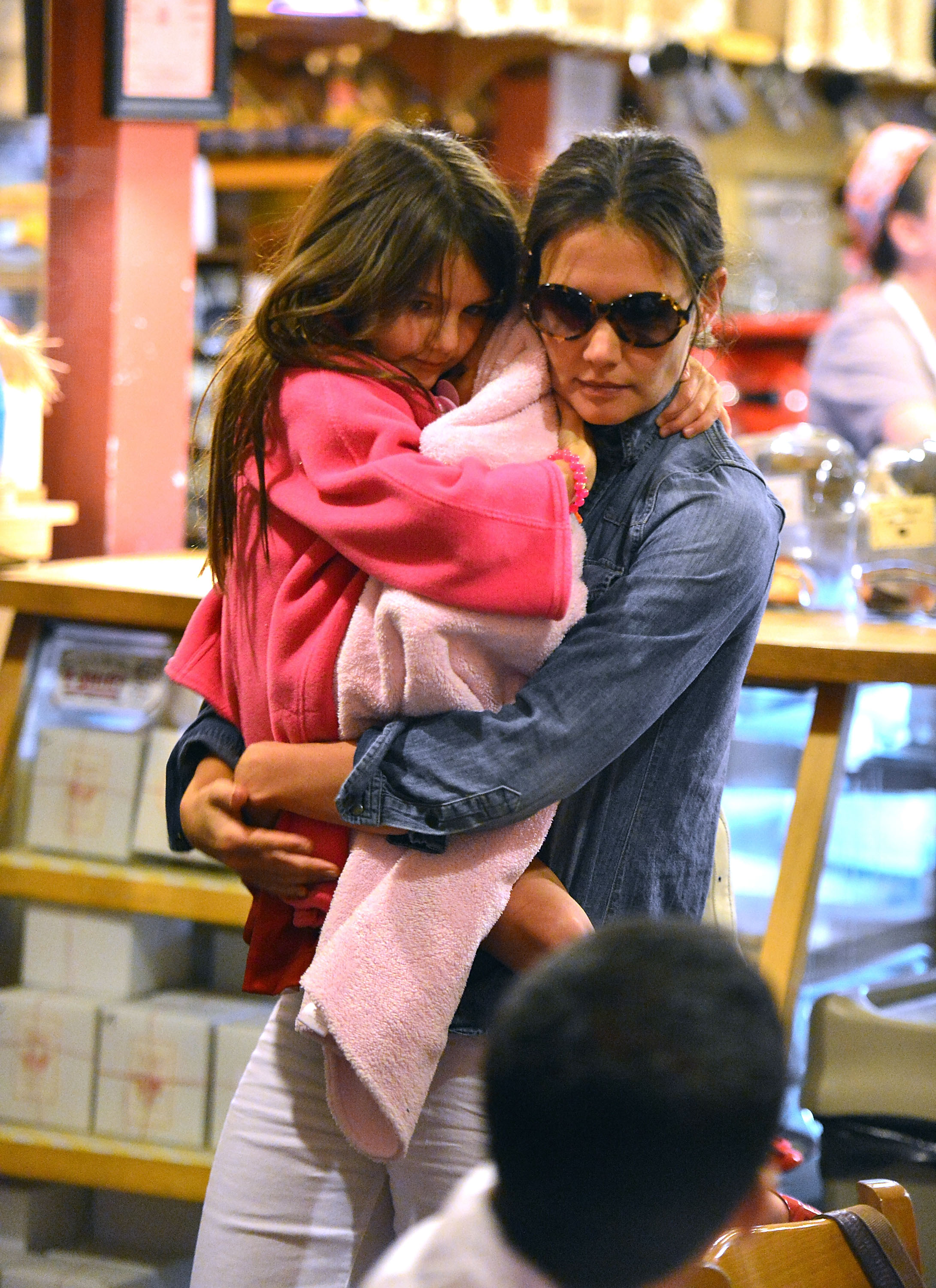 Katie Holmes y Suri Cruise vistas en Nueva York el 20 de agosto de 2012. | Fuente: Getty Images