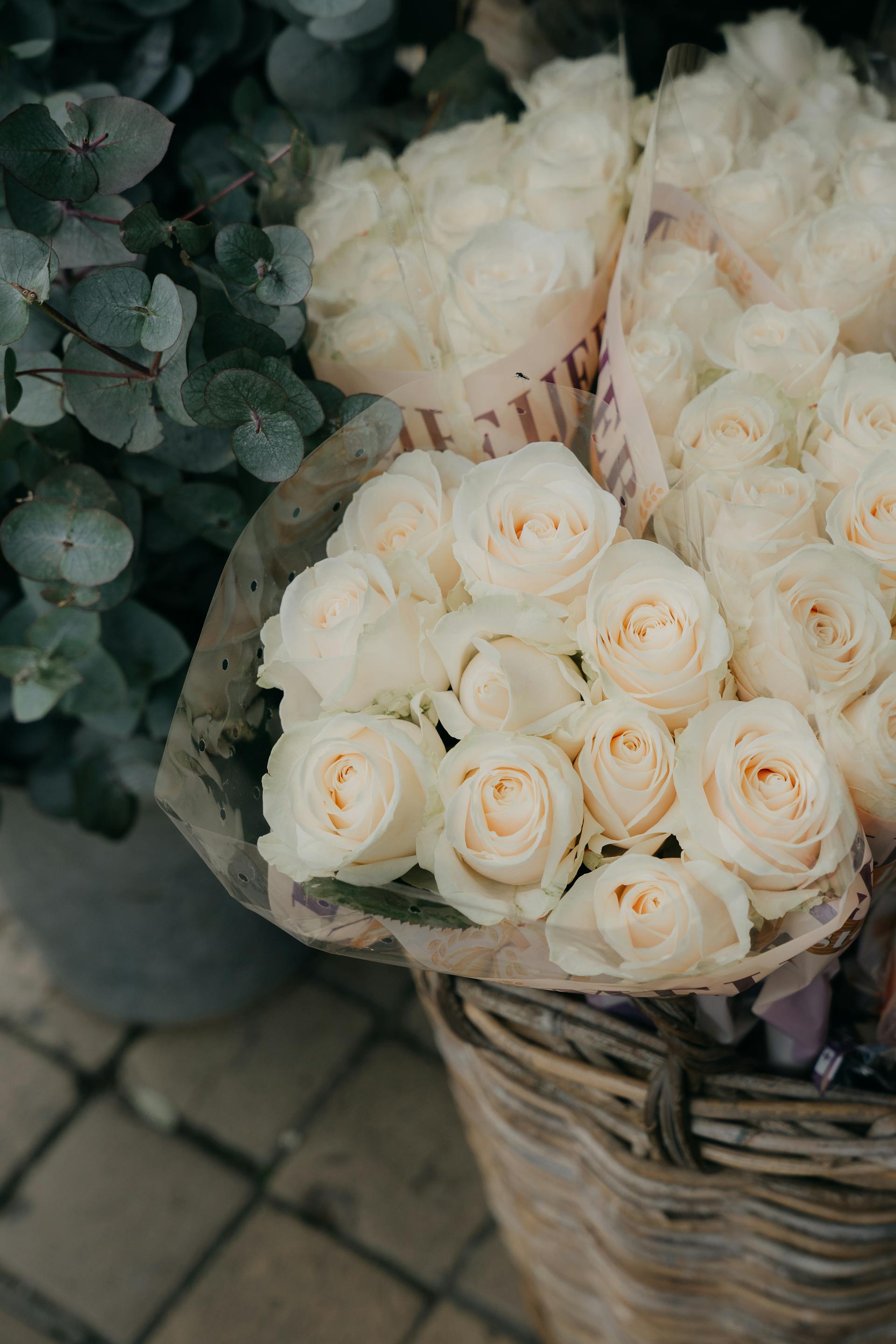 Ramos de rosas blancas | Fuente: Pexels