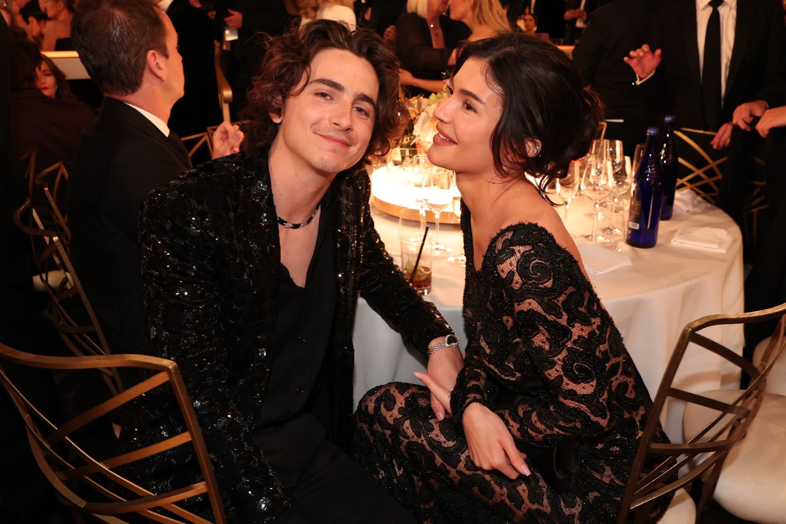 Timothée Chalamet y Kylie Jenner en la 81ª edición de los Golden Globes celebrada en el Hotel Beverly Hilton el 7 de enero de 2024, en Beverly Hills, California. | Fuente: Getty Images