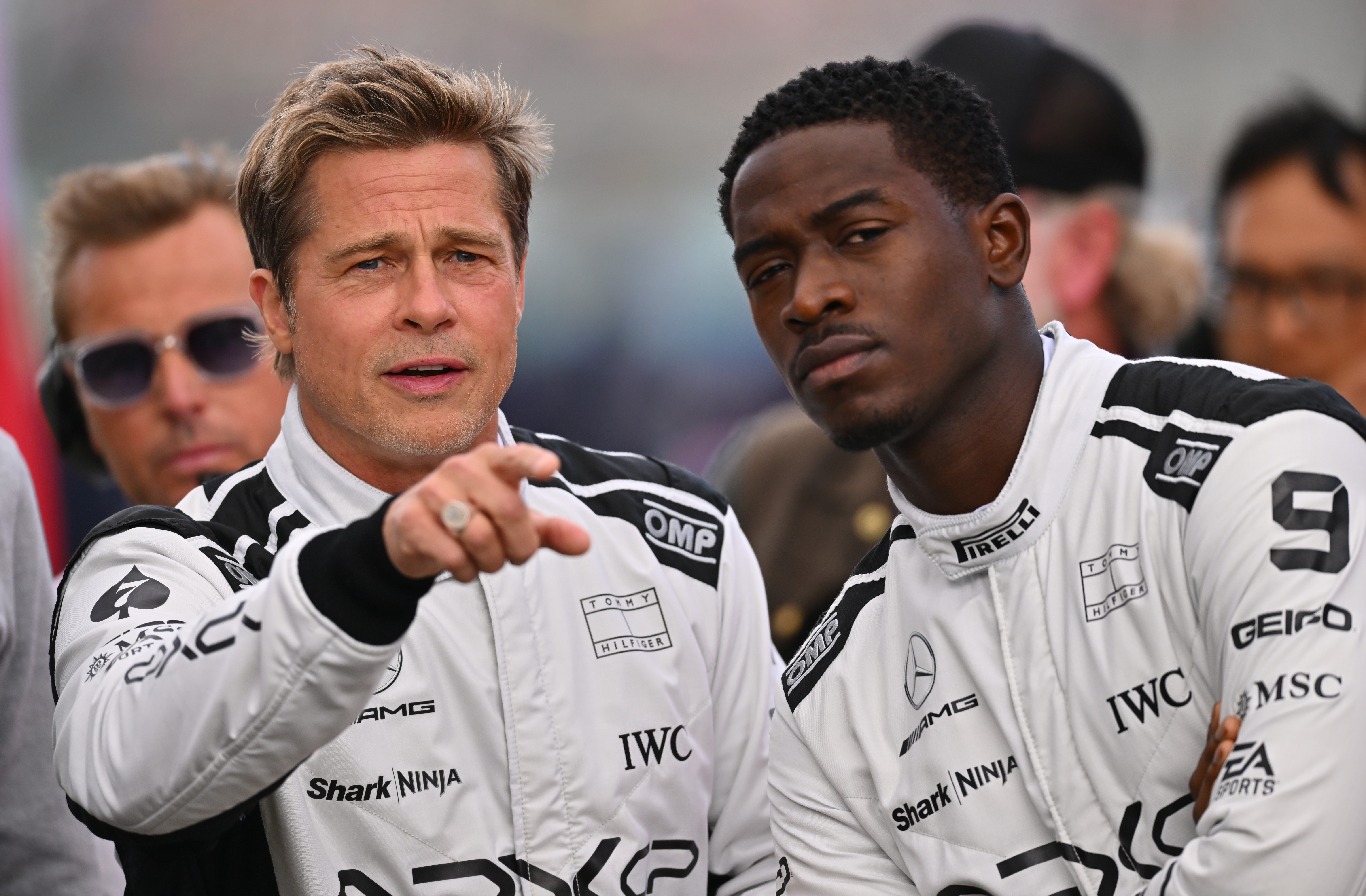 Brad Pitt y Damson Idris en el Gran Premio de F1 de Gran Bretaña en Northampton, Inglaterra, el 9 de julio de 2023 | Fuente: Getty Images