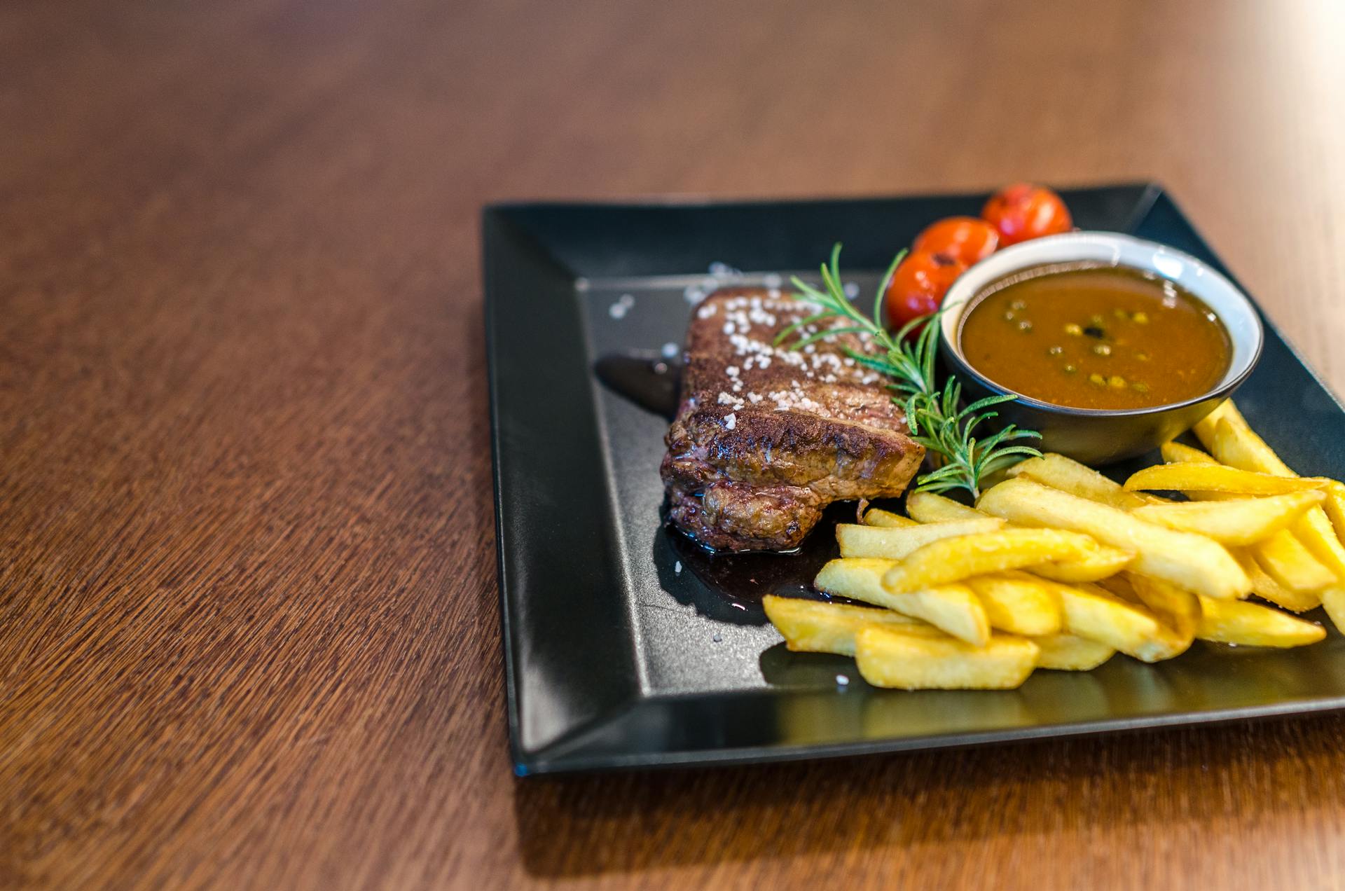 Una cena de bistec | Fuente: Pexels