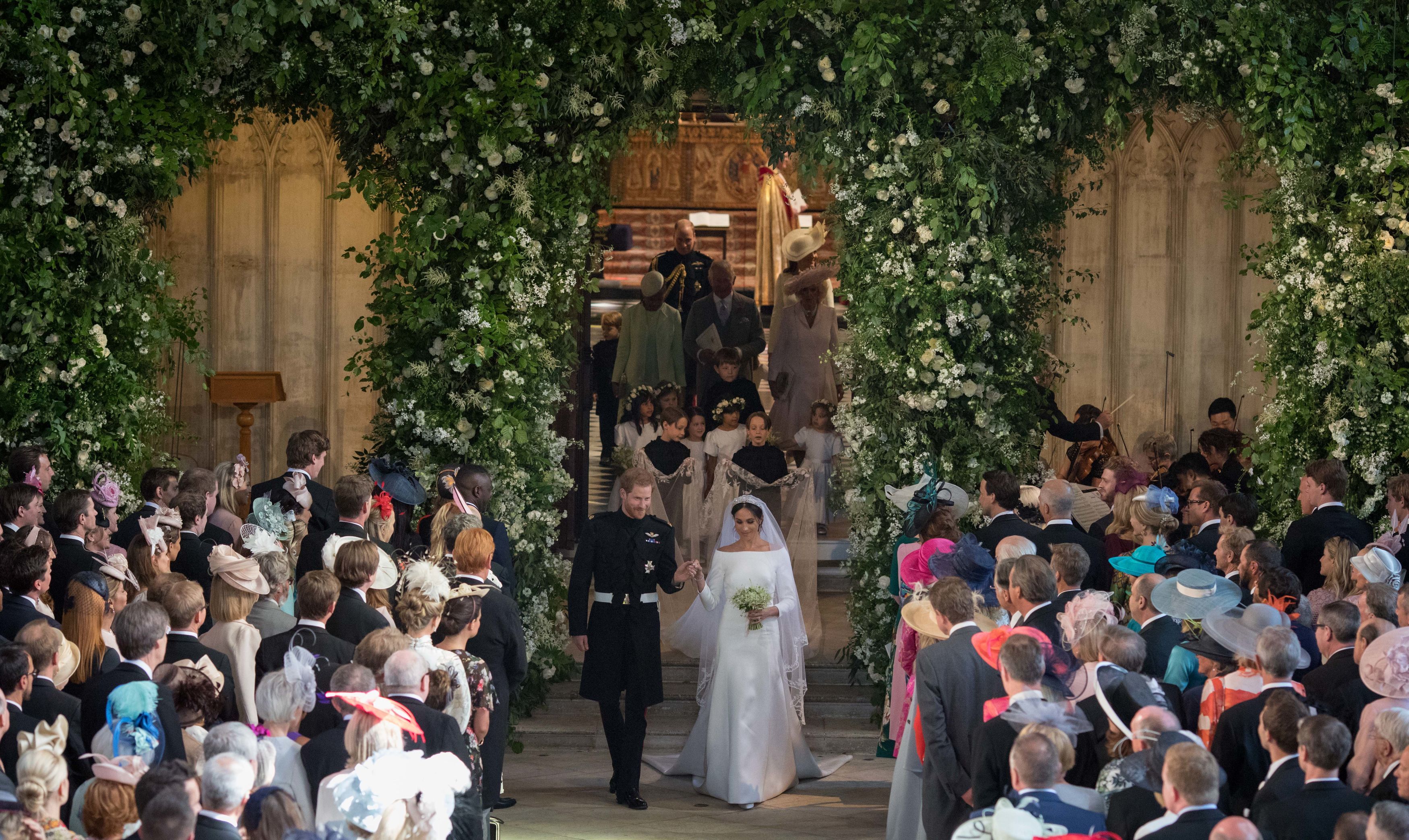 El príncipe Harry y Meghan Markle saliendo de la capilla de San Jorge el 19 de mayo de 2018 en Windsor, Inglaterra. | Foto: Getty Images