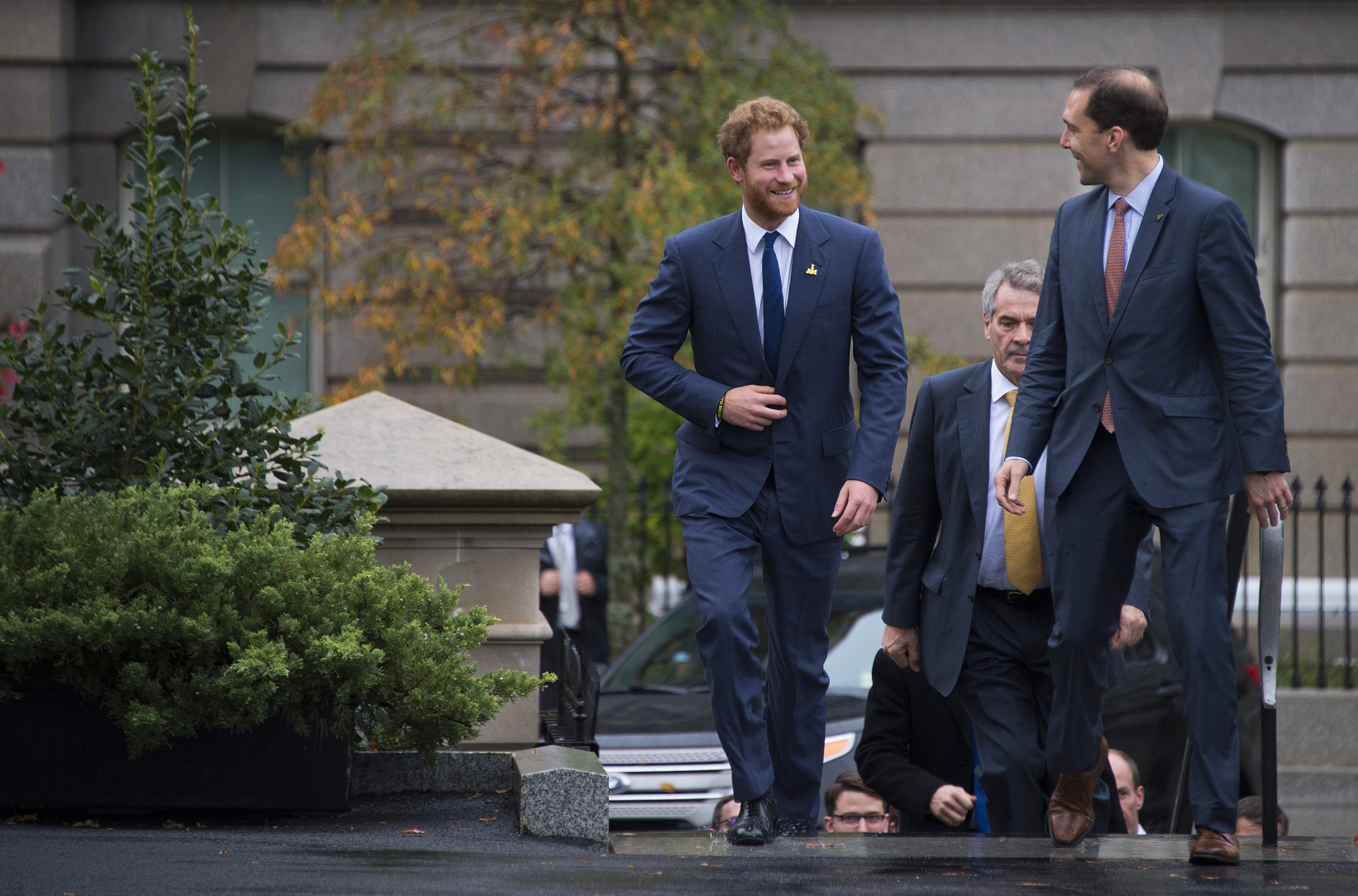 El príncipe Harry de camino a la Casa Blanca para reunirse con el ex presidente de los Estados Unidos Barack Obama en Washington, DC, el 28 de octubre de 2015 | Fuente: Getty Images