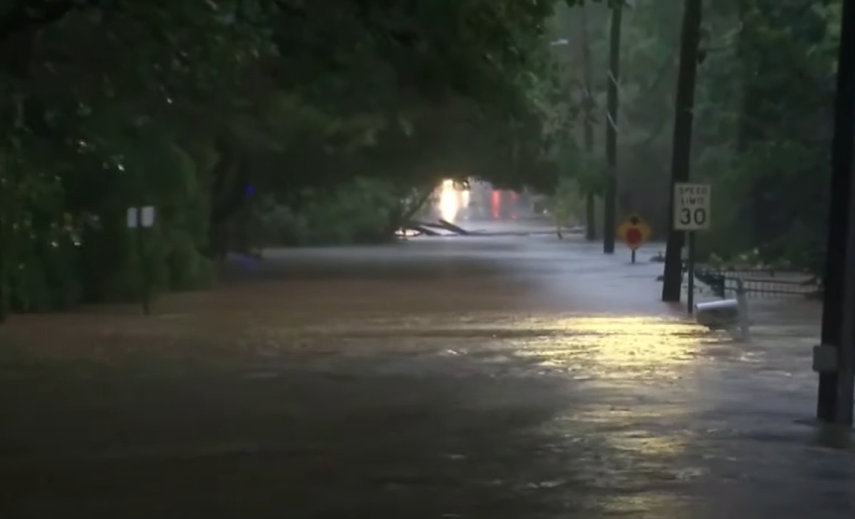 Agua entrando en las calles, como se ve en un vídeo del 3 de octubre de 2024 | Fuente: YouTube/Global News