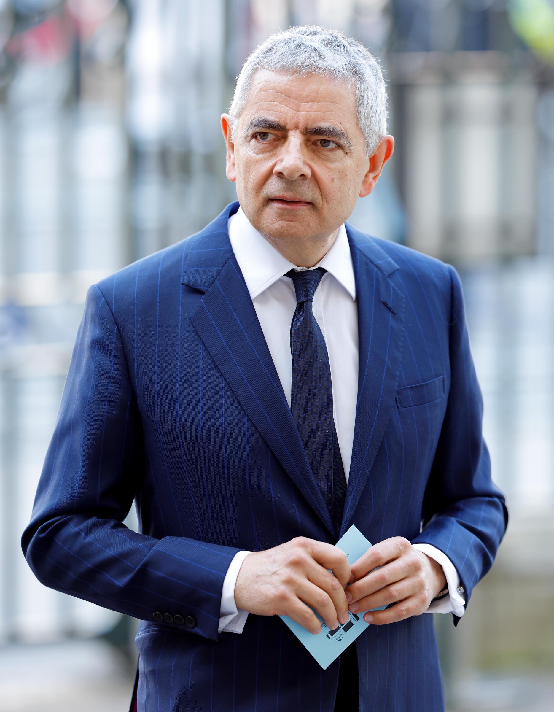 Rowan Atkinson asiste a un Servicio de Acción de Gracias por la vida y obra de Sir Stirling Moss en Londres, Inglaterra, el 8 de mayo de 2024 | Fuente: Getty Images