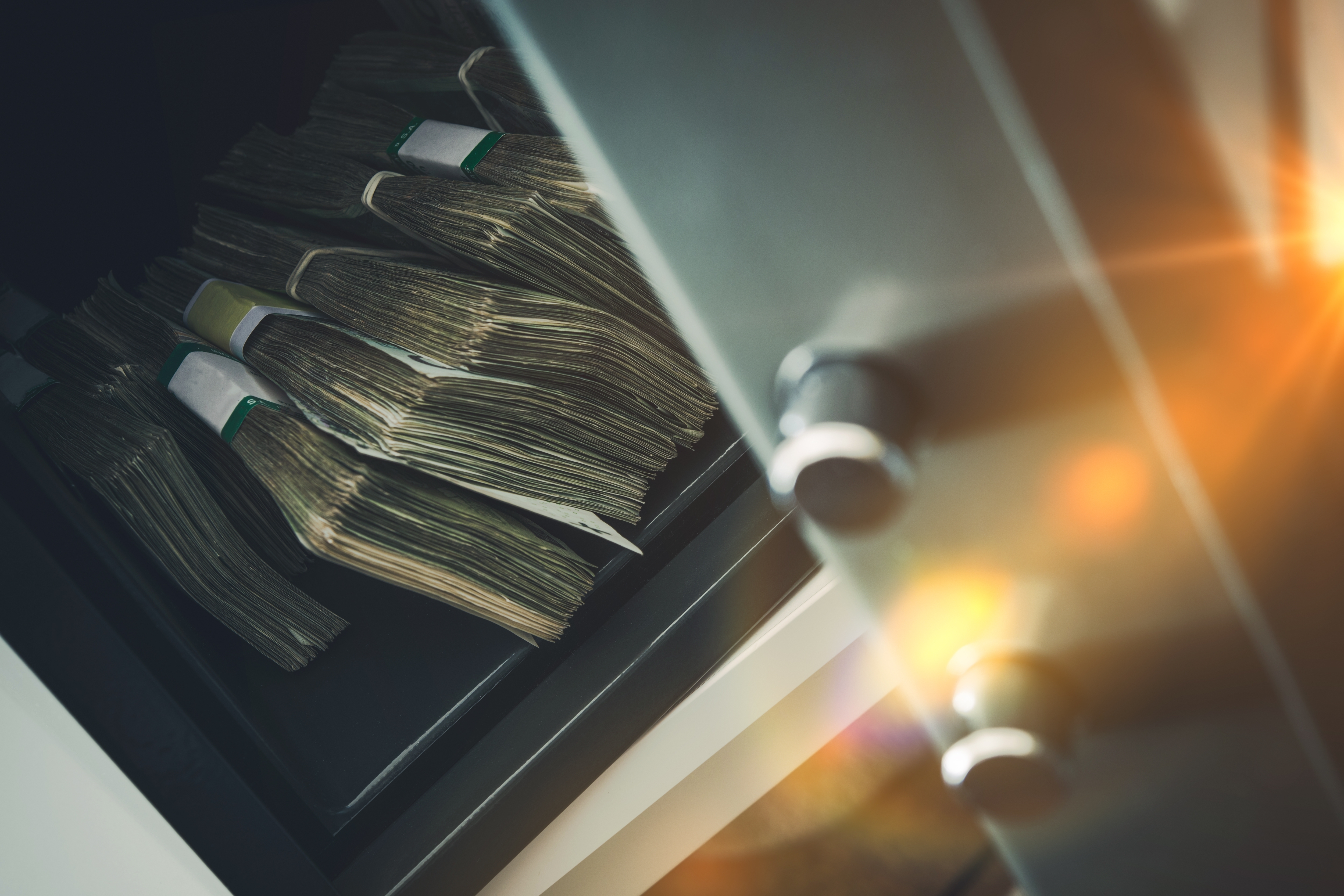 Bóveda Residencial con dinero en efectivo | Foto: Shutterstock