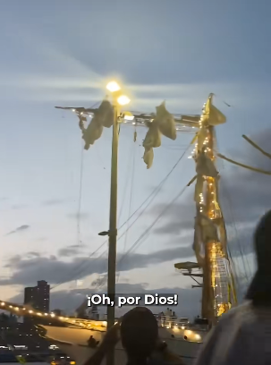 Marineros quedaron colgando en los mástiles del buque mexicano, tras chocar con el puente de Brooklyn. | Fuente: TikTok/Latinus.