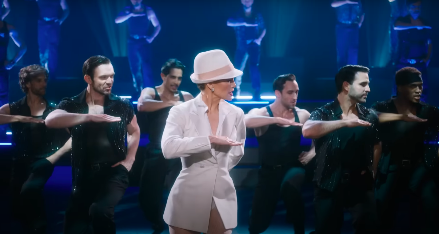 Jennifer Lopez bailando con bailarines de apoyo en el trailer de la película. | Fuente: YouTube/Jennifer Lopez