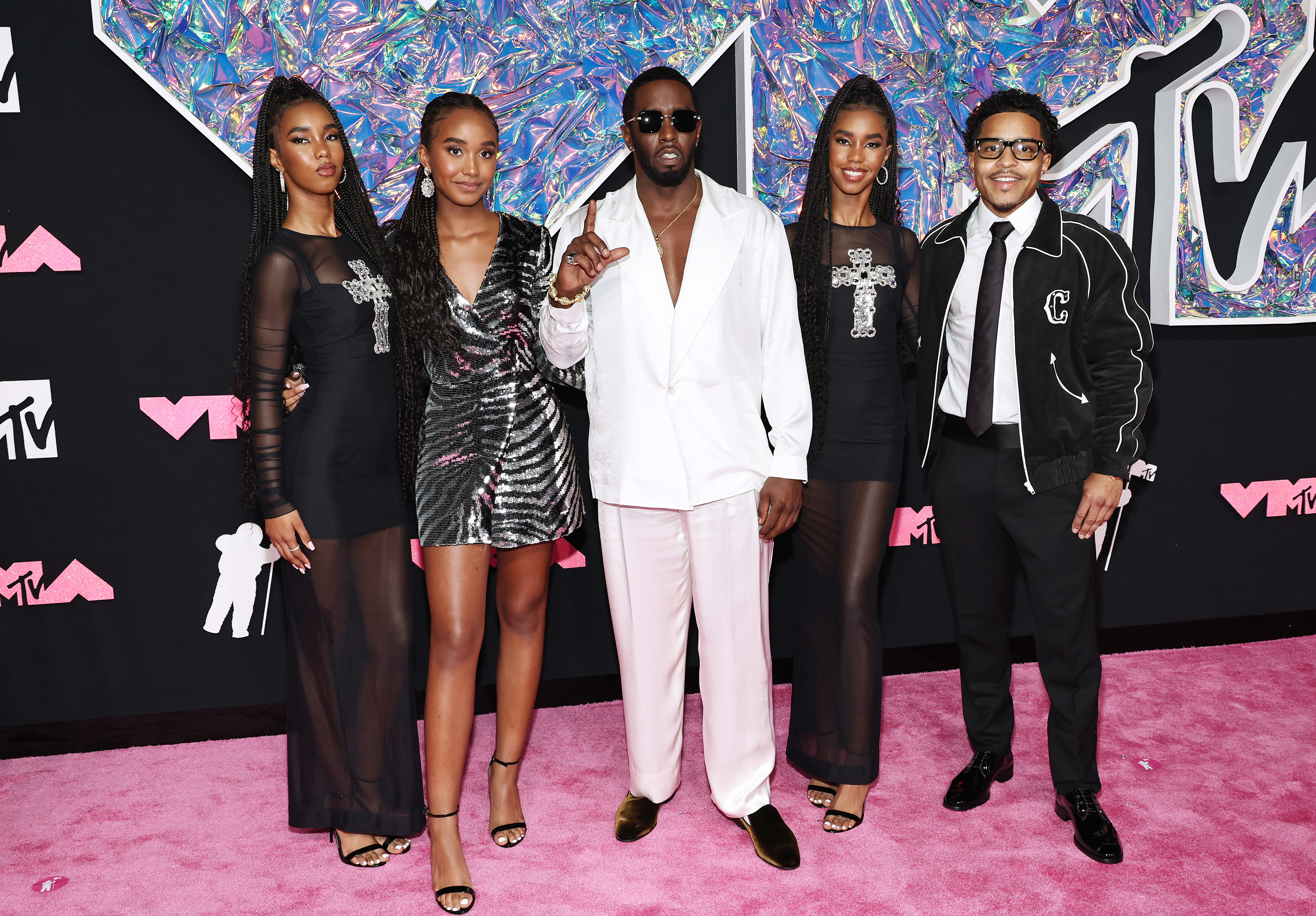 Sean Combs y sus hijos asisten a los MTV Video Music Awards 2023 el 12 de septiembre de 2023, en Newark, Nueva Jersey | Fuente: Getty Images