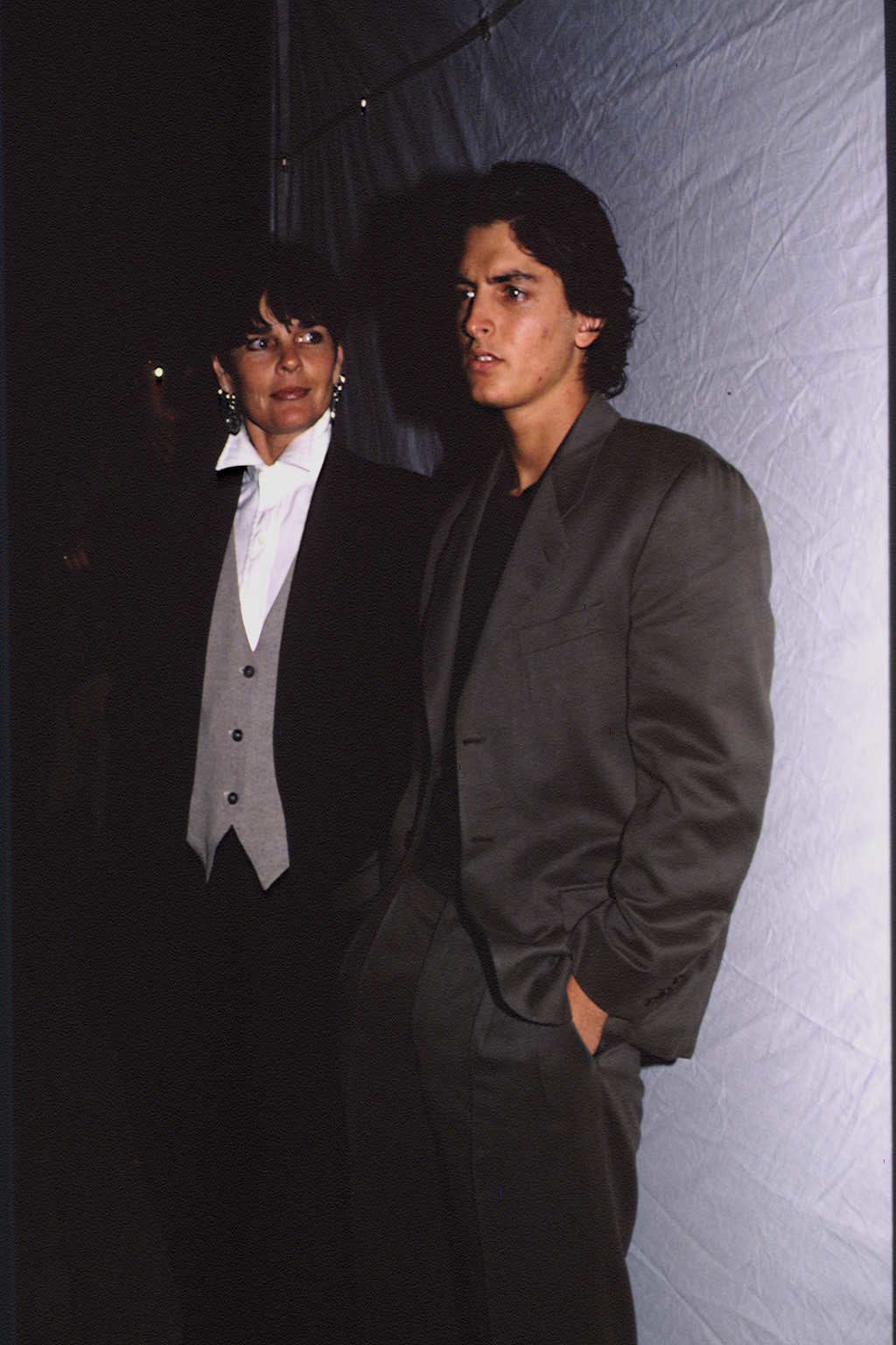 Ali MacGraw y su hijo Josh Evans el 6 de marzo de 1992 | Fuente: Getty Images