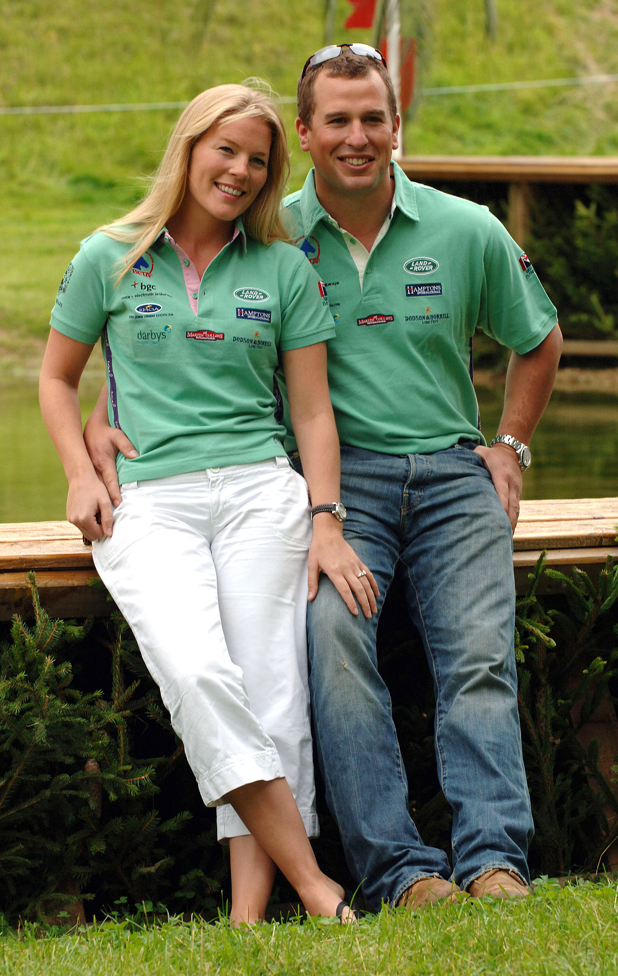 Peter Phillips y Autumn Kelly tras anunciar su compromiso en el Festival of British Eventing en Gatcombe Park el 4 de agosto de 2007 en Minchinhampton, Inglaterra | Fuente: Getty Images