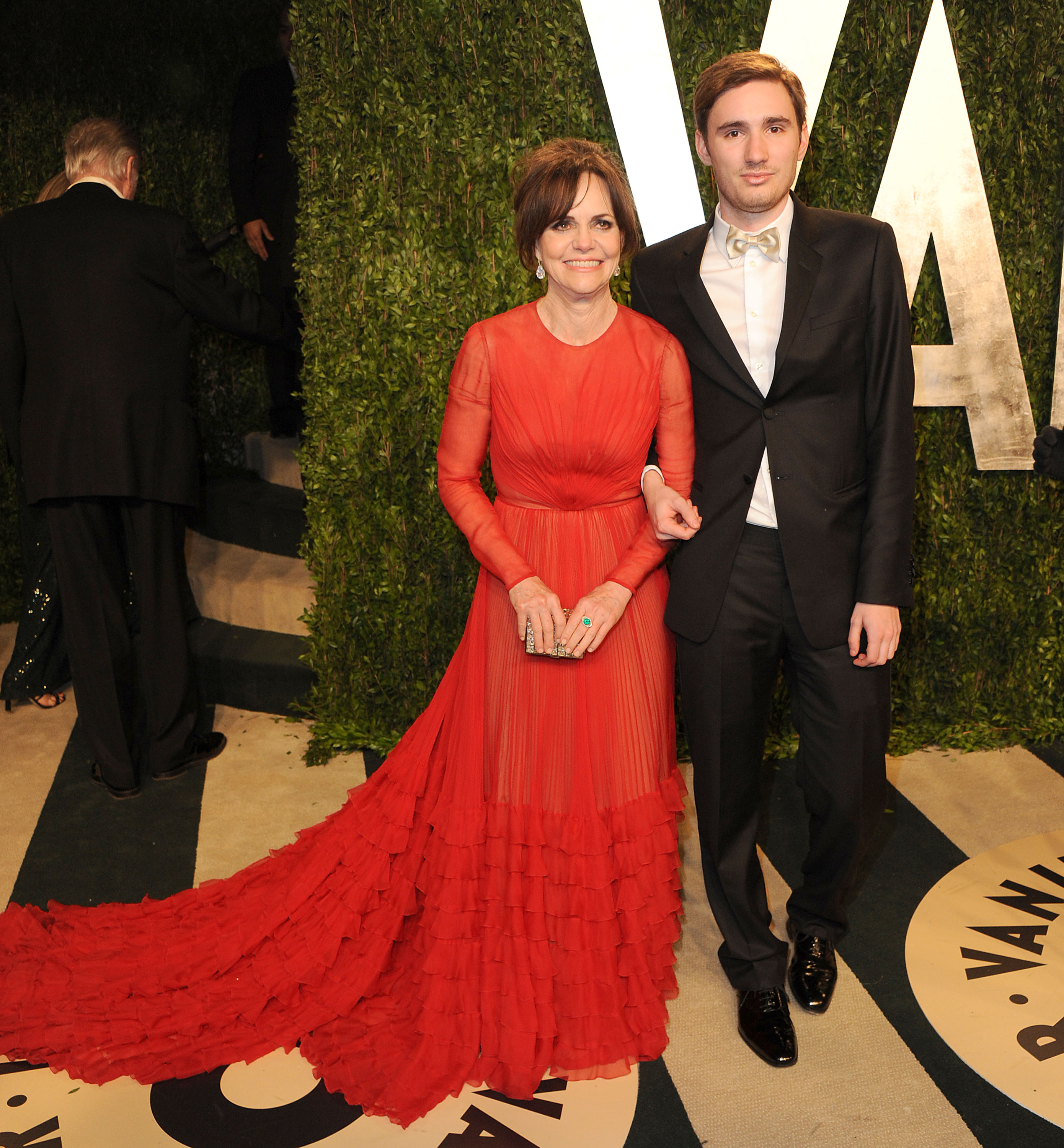 Sally Field y Sam Greisman asisten a la fiesta de los Oscar 2013 de Vanity Fair en Sunset Tower el 24 de febrero de 2013 | Fuente: Getty Images