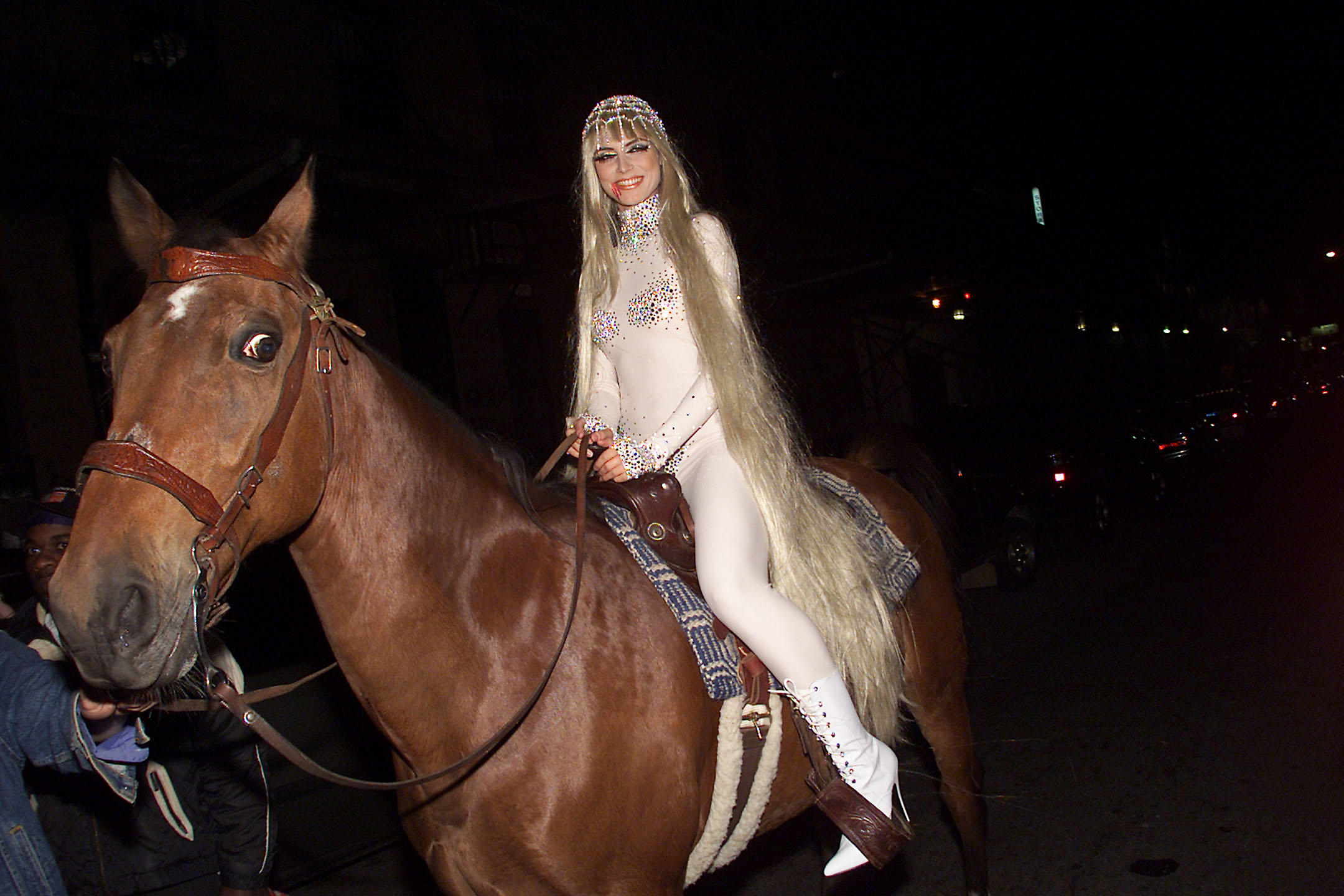 Heidi Klum vestida de Lady Godiva en su Fiesta Anual de Halloween en Nueva York el 31 de octubre de 2001 | Fuente: Getty Images