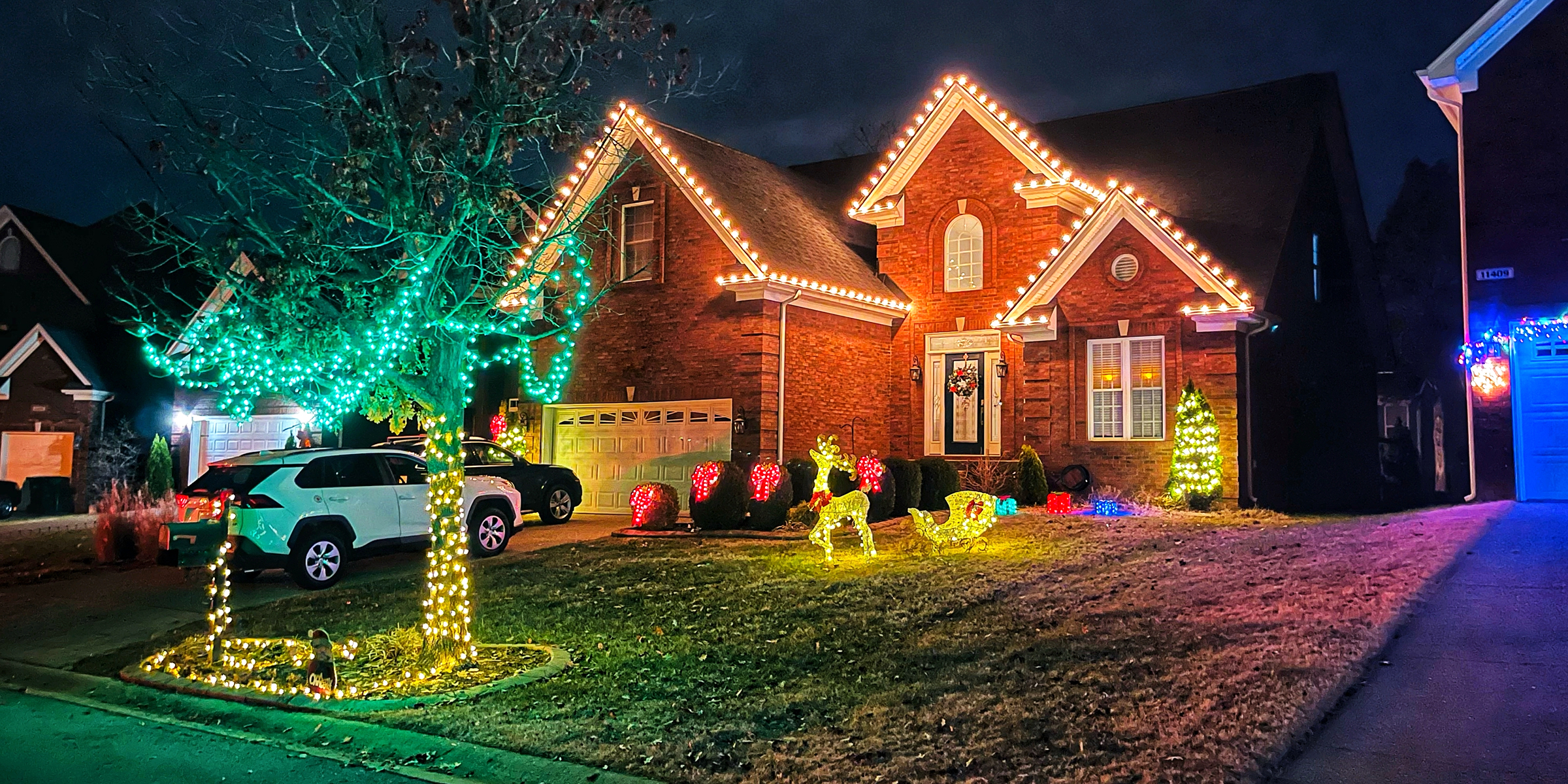 Una casa decorada con luces | Fuente: Shutterstock